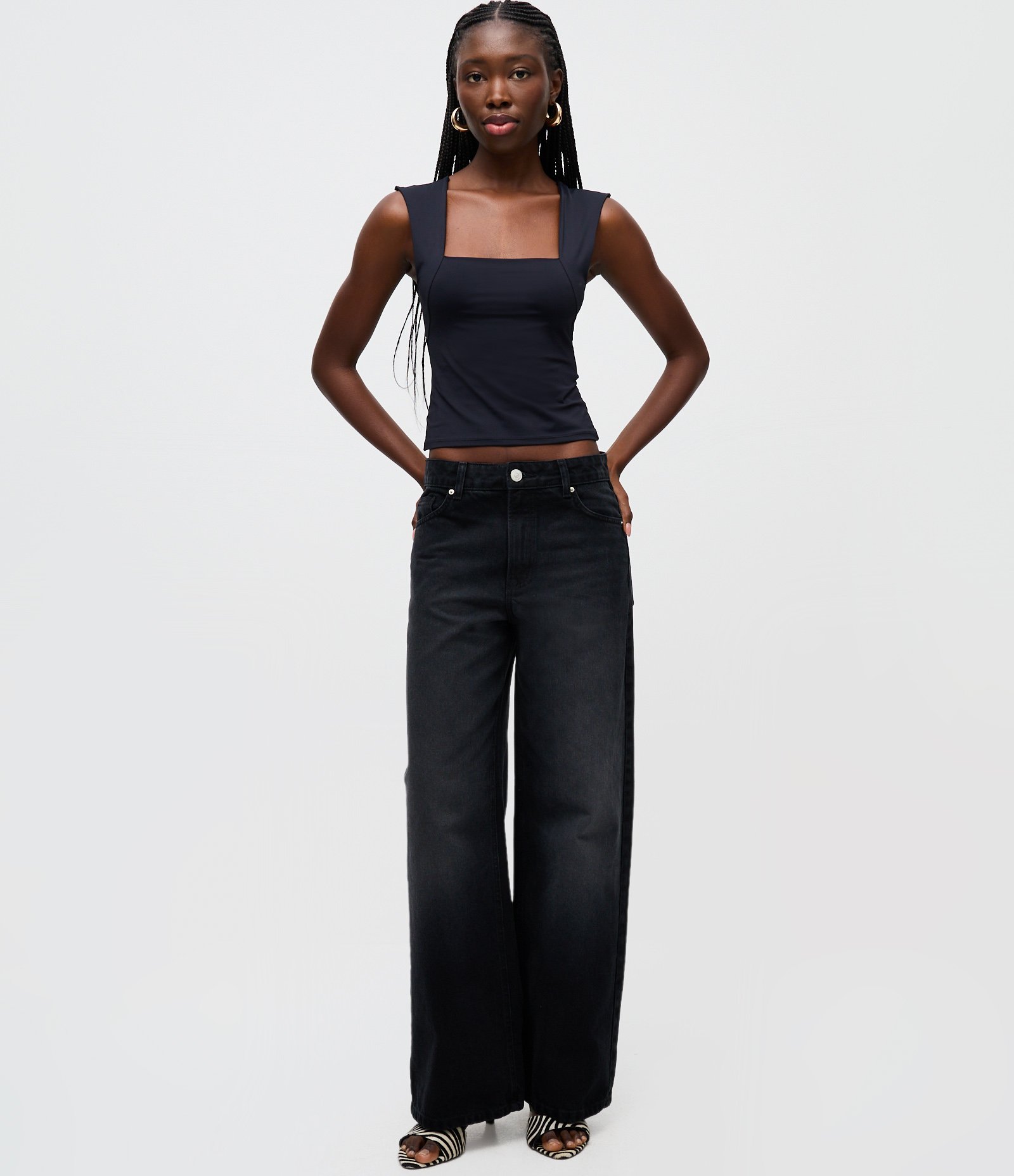 Blusa Alça Larga em Microfibra com Decote Quadrado Preto 2