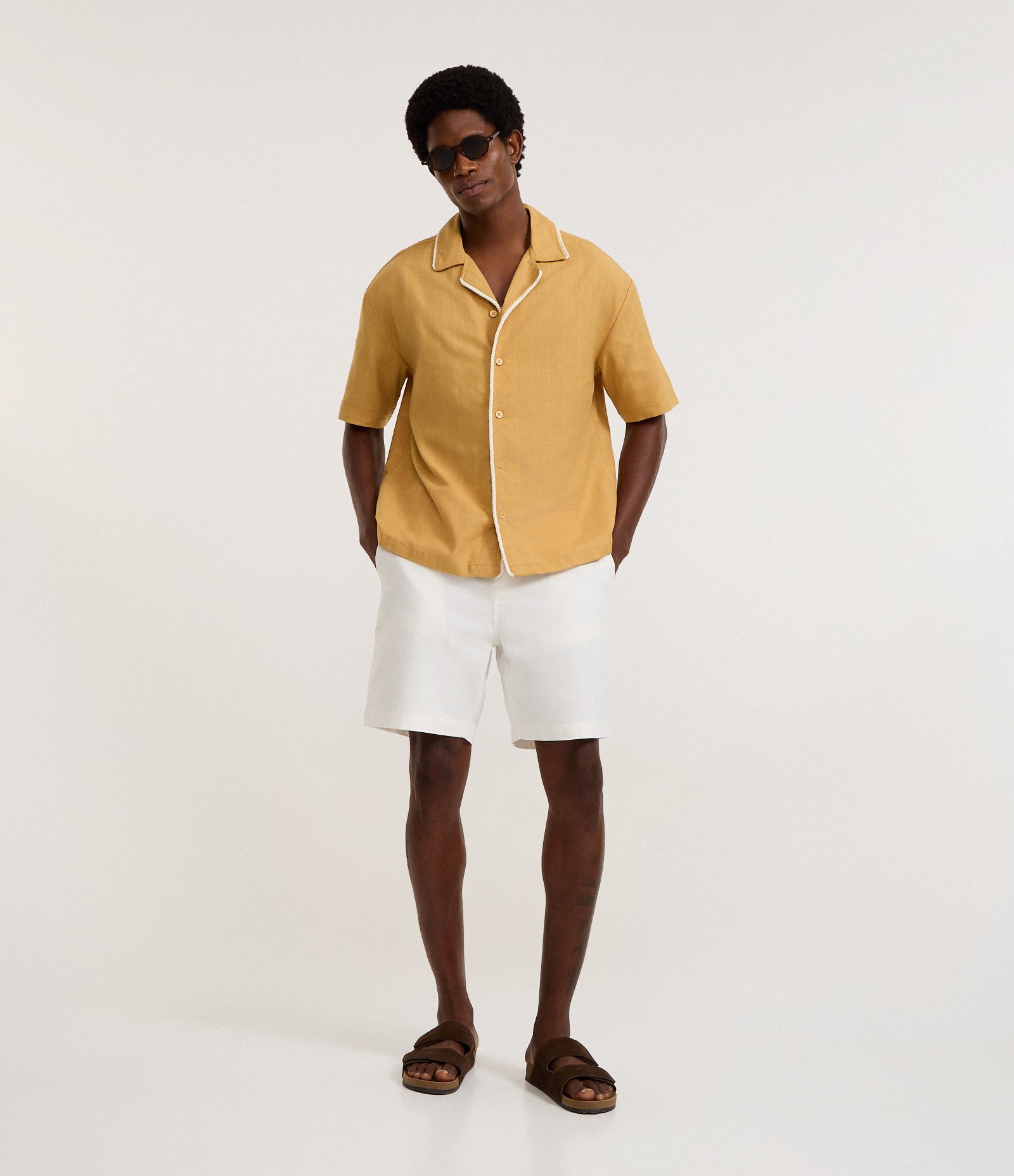 Camisa Boxy em Algodão Texturizada com Detalhes Contrastante Amarelo 2