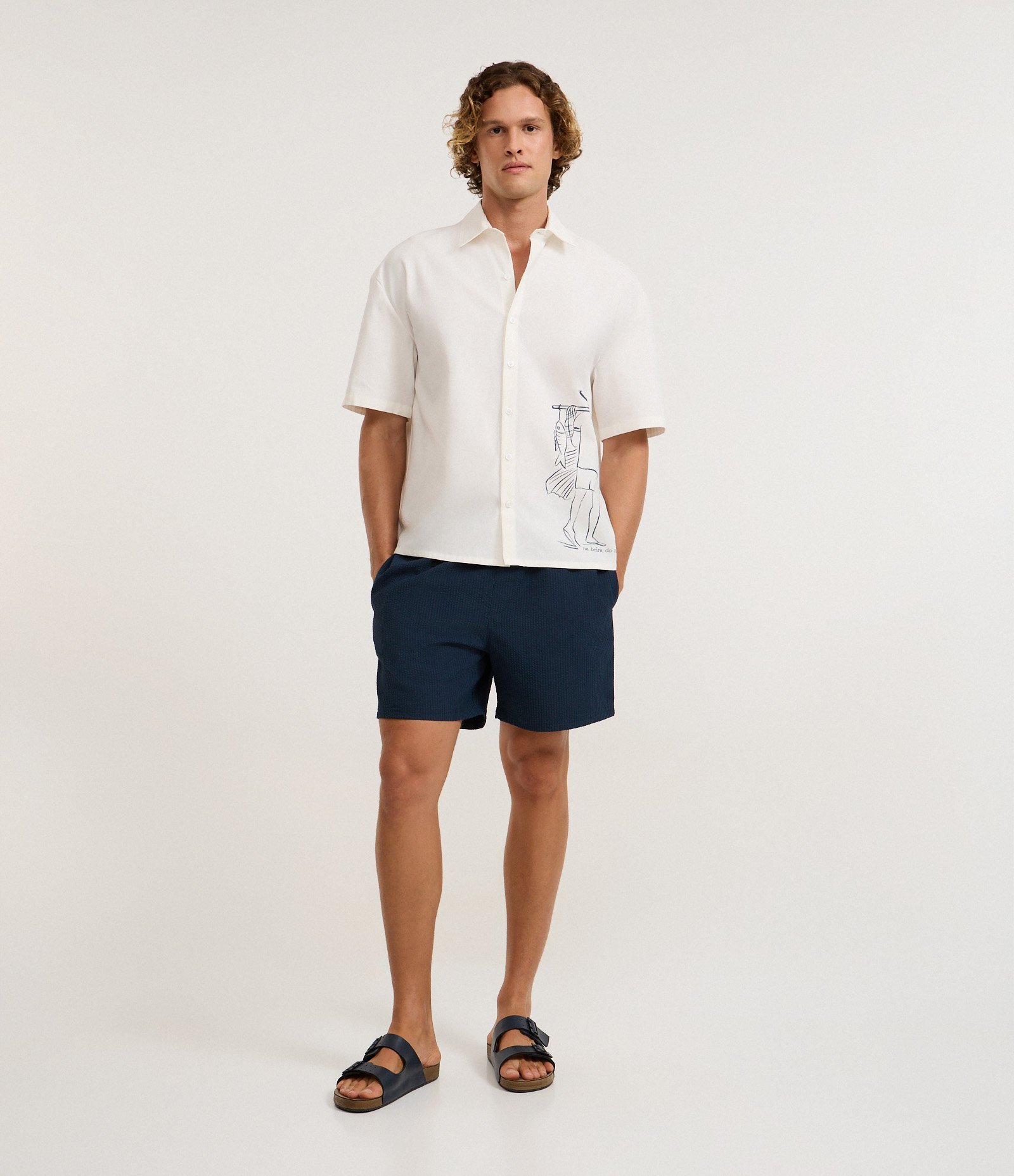 Camisa Boxy em Sarja Texturizado com Estampa Pescador e Sereia Branco 2