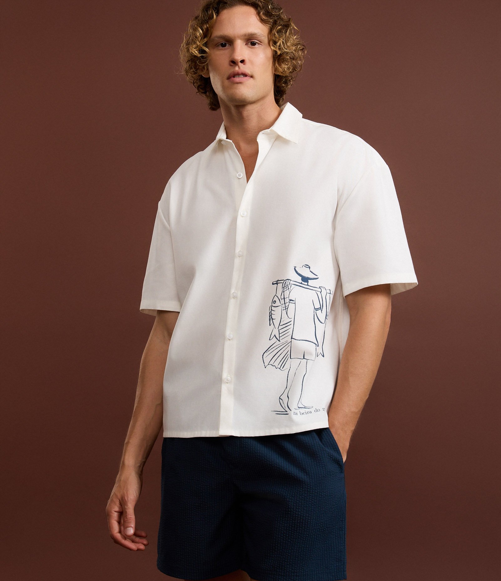 Camisa Boxy em Sarja Texturizado com Estampa Pescador e Sereia Branco 6