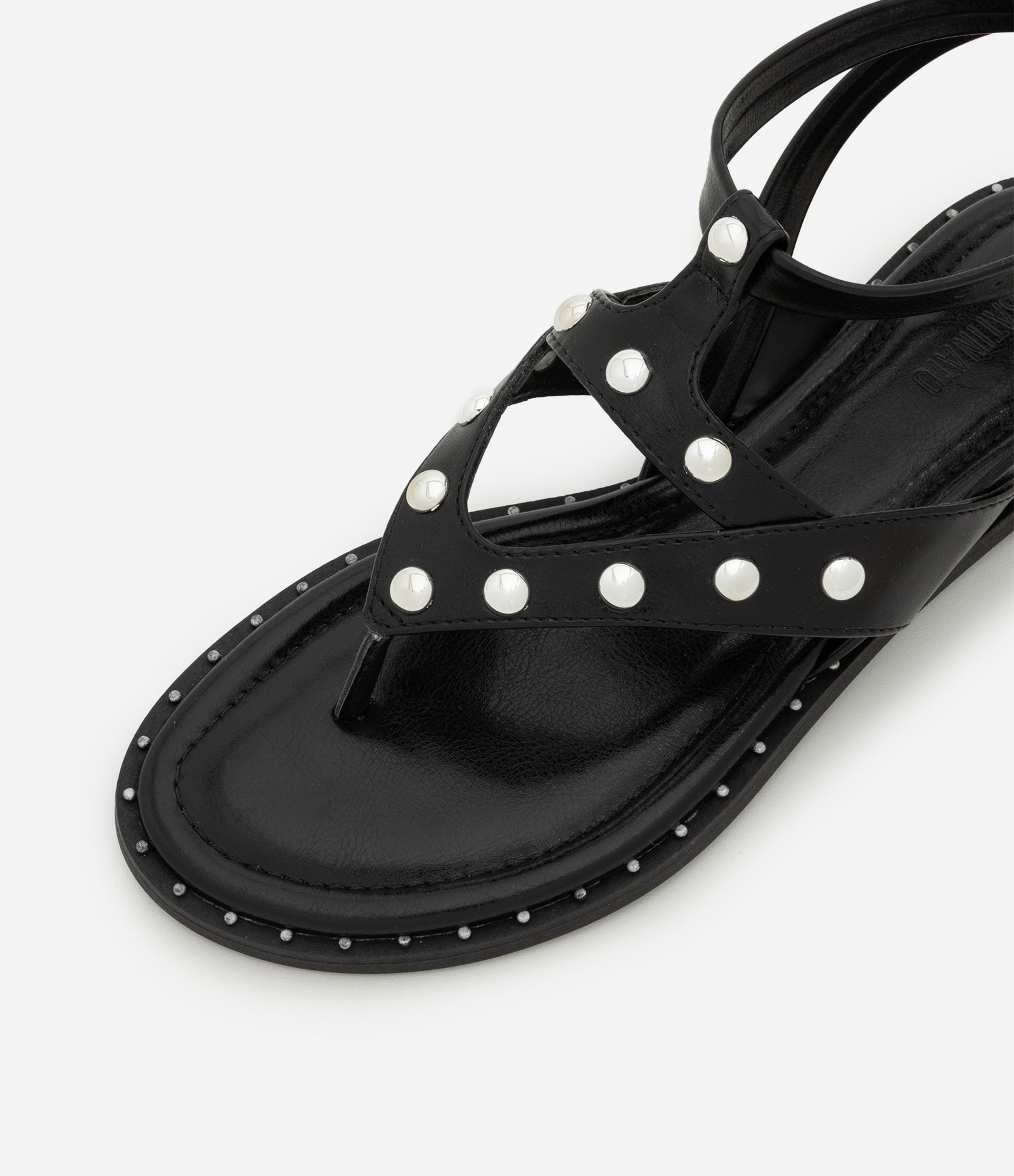 Sandália Rasteira Gladiadora em PU com Studs Contrastantes Preto 5