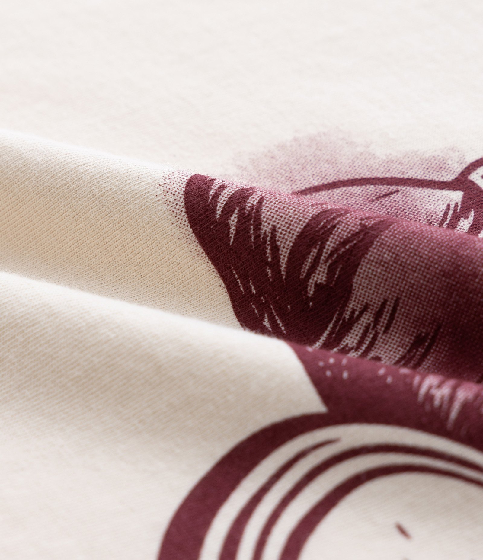 Camiseta Alongada Estampa Paris Croissant e Crème Curve & Plus Size Off White 3