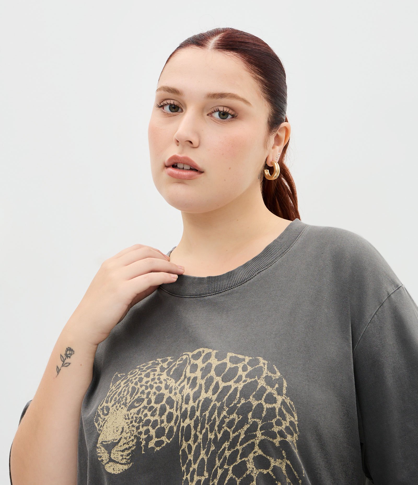 Camiseta Alongada Lavada com Estampa de Onça Curve & Plus Size Preto 3
