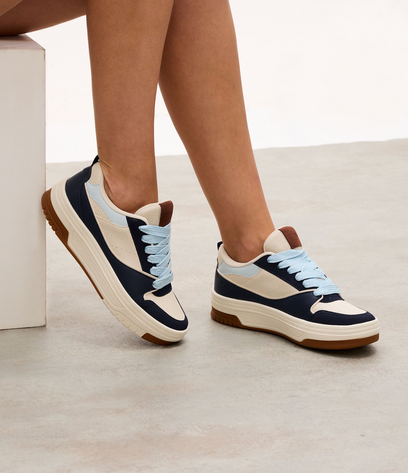 Tênis Casual com Sola Caixa e Cadarço Largo Azul 7