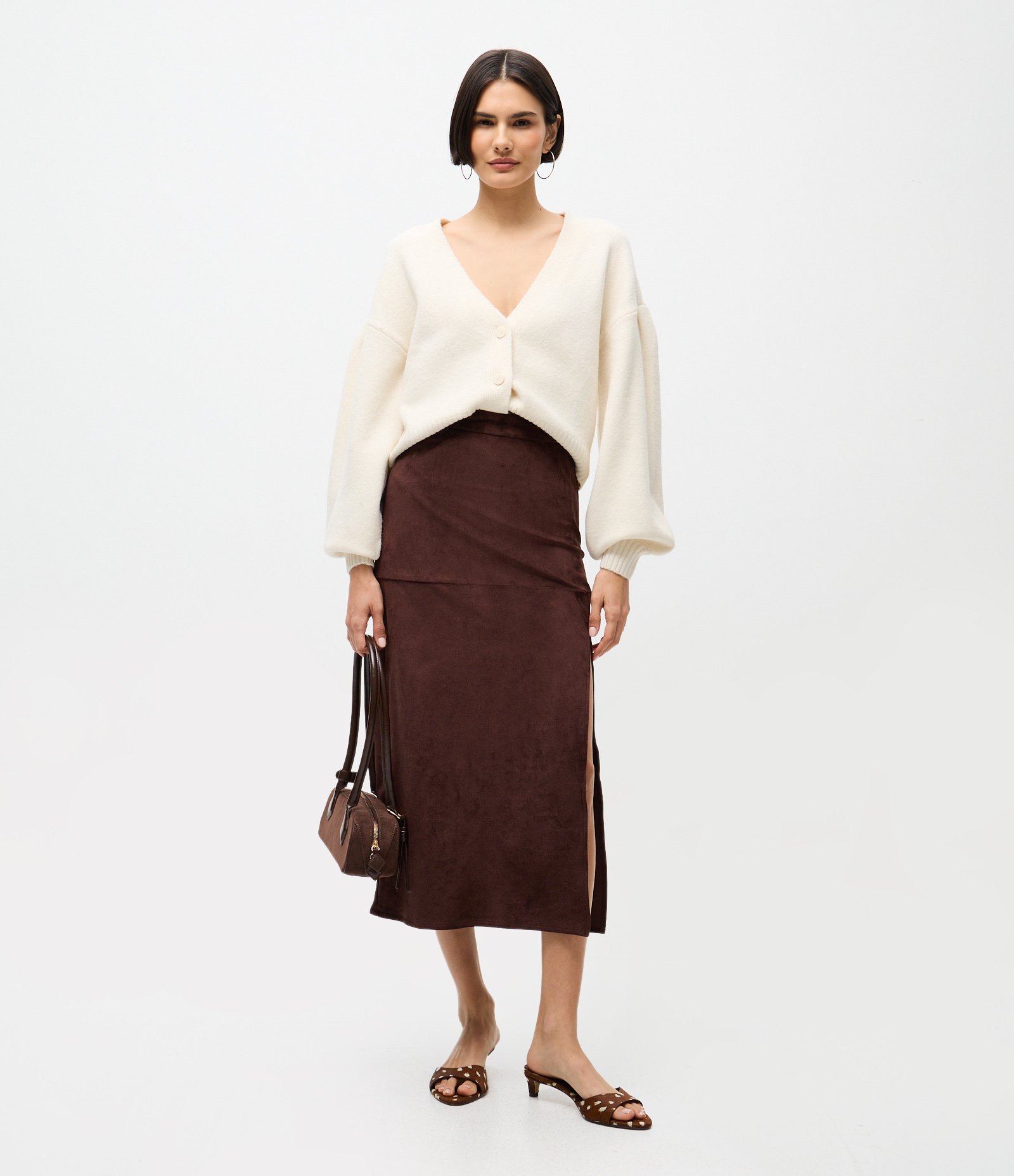 Saia Midi Reta em Suede com Recortes Marrom 2