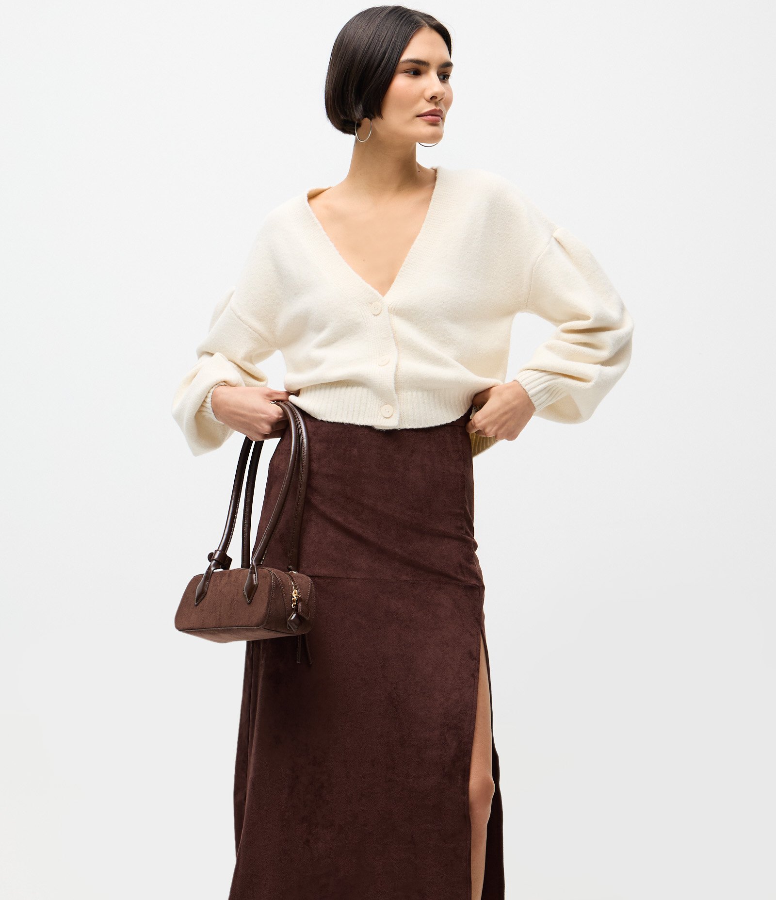 Saia Midi Reta em Suede com Recortes Marrom 3