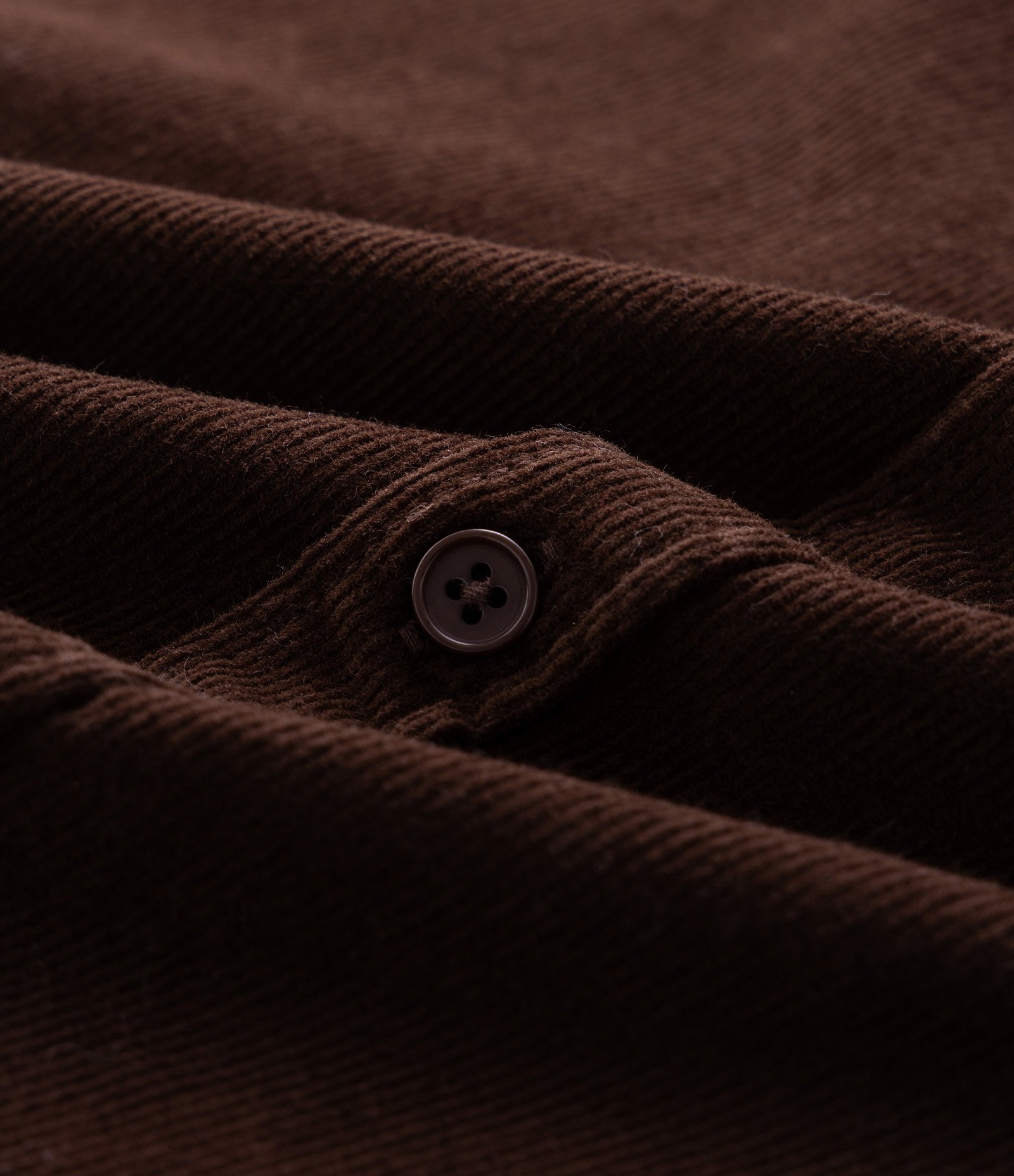 Camisa Comfort em Veludo com Bolsos Frontais Marrom 6
