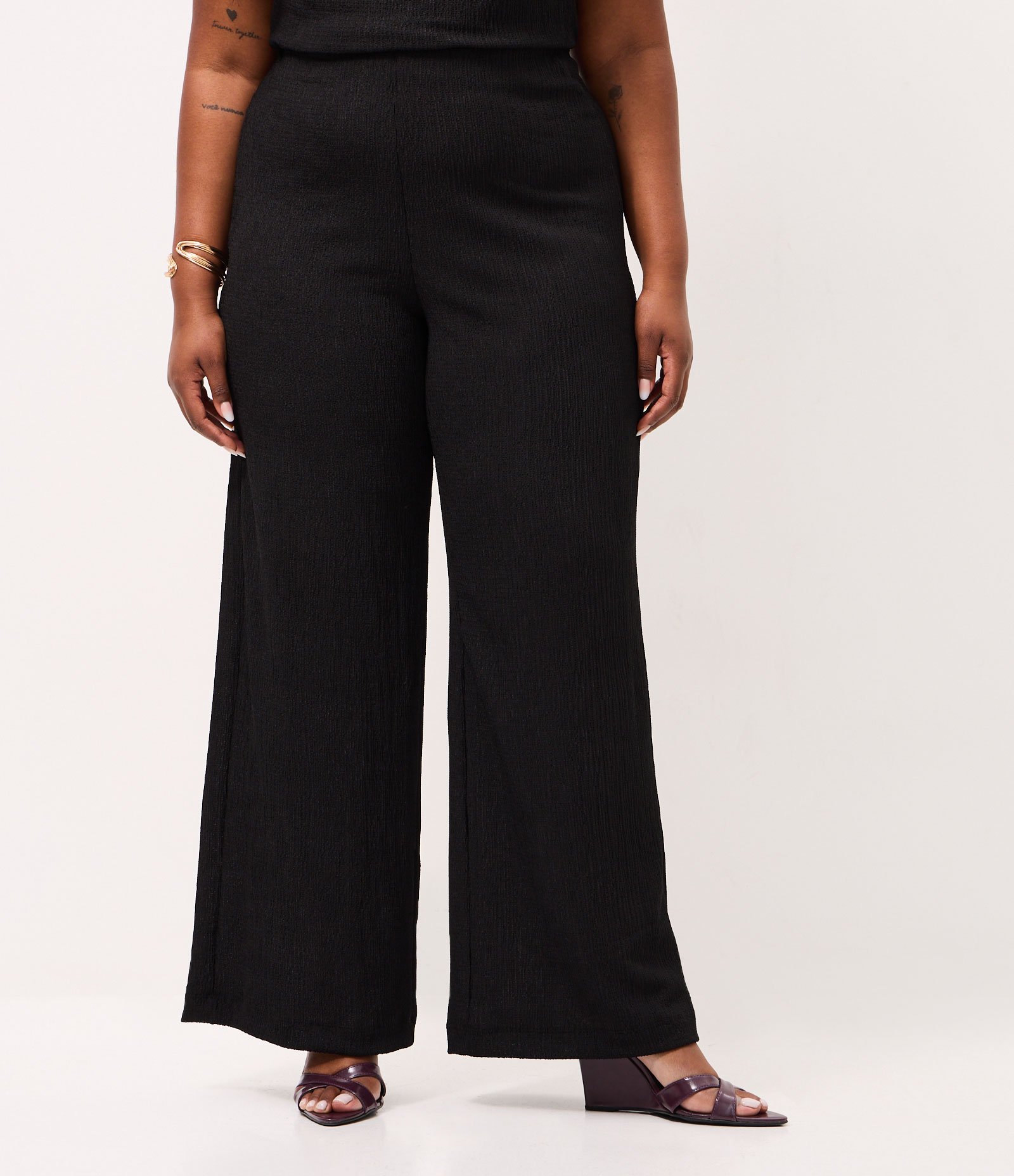 Calça Pantalona Texturizada Curve & Plus Size Preto 2