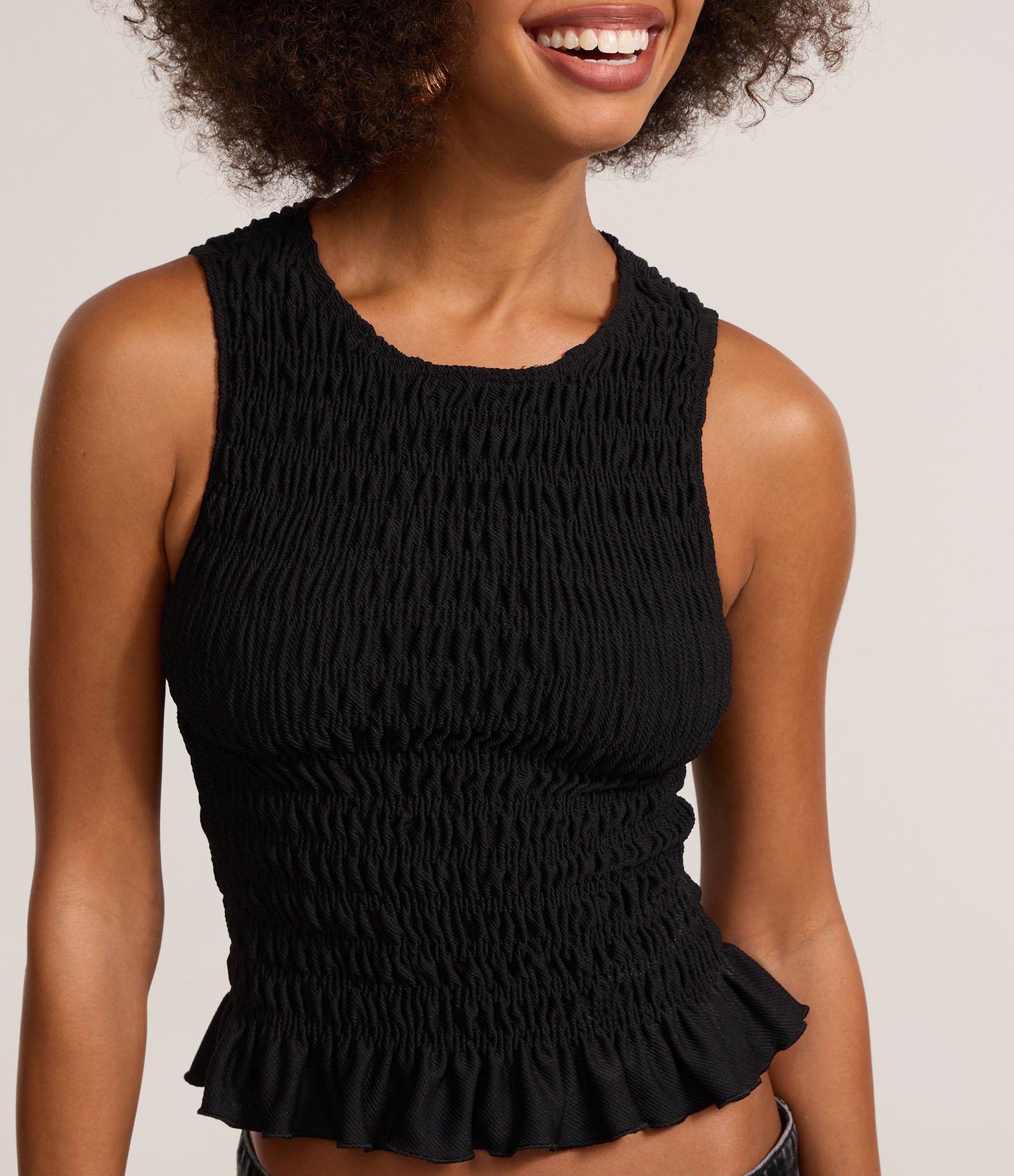 Blusa Regata em com Lastex e Babadinho na Barra Preto 3