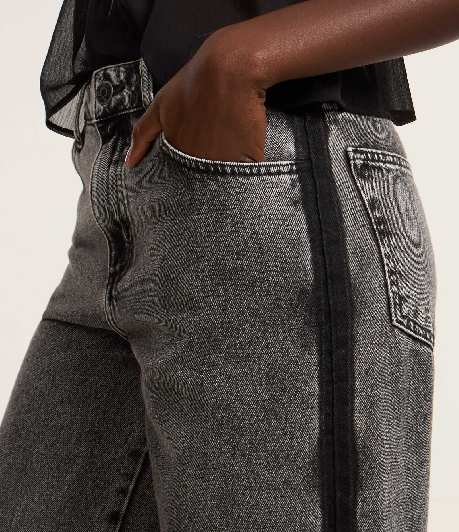 Calça Wide Leg em Jeans com Lateral Contrastante Preto Estonado 4