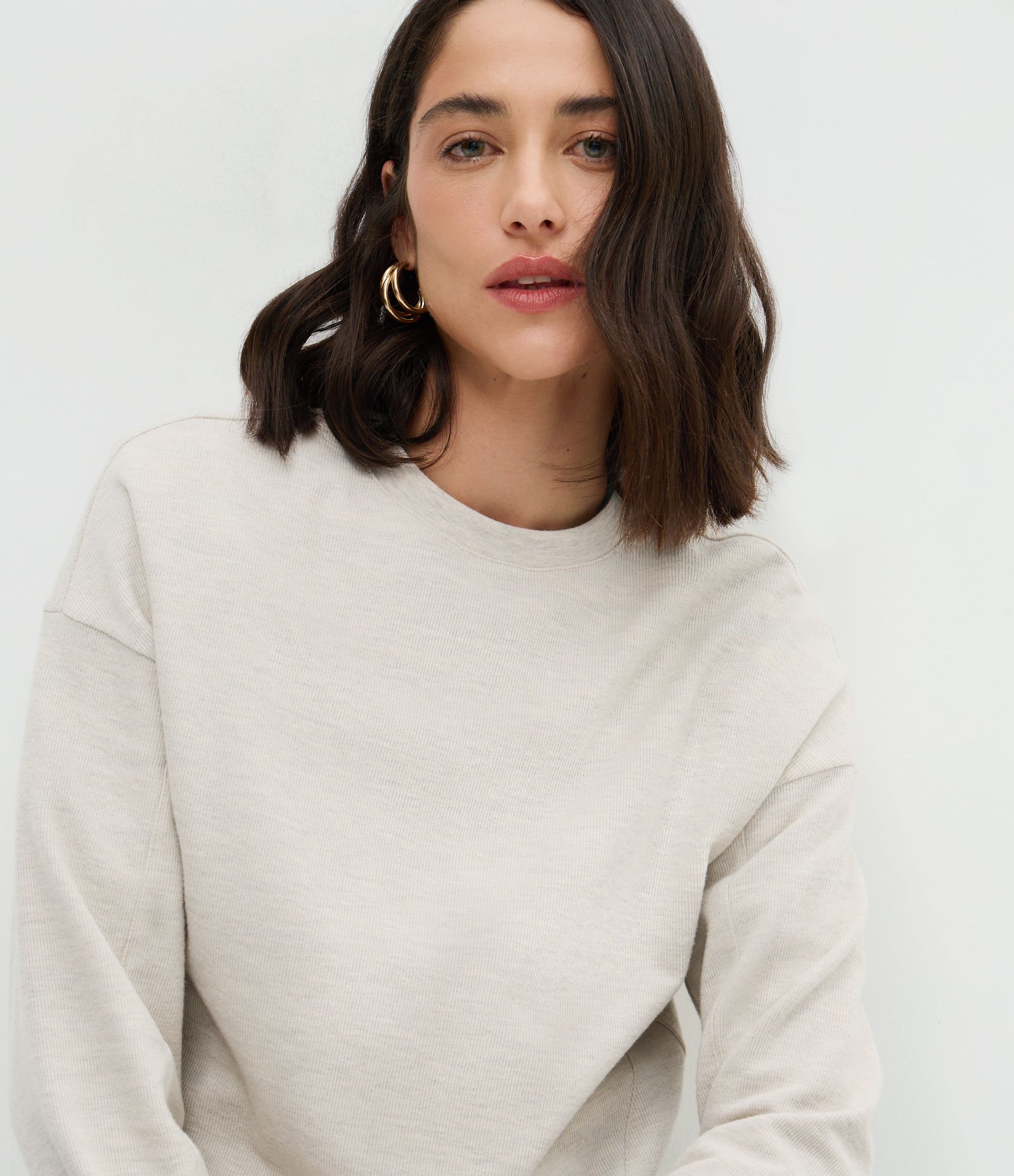 Blusa Básica Regular em Moletom Bege 4