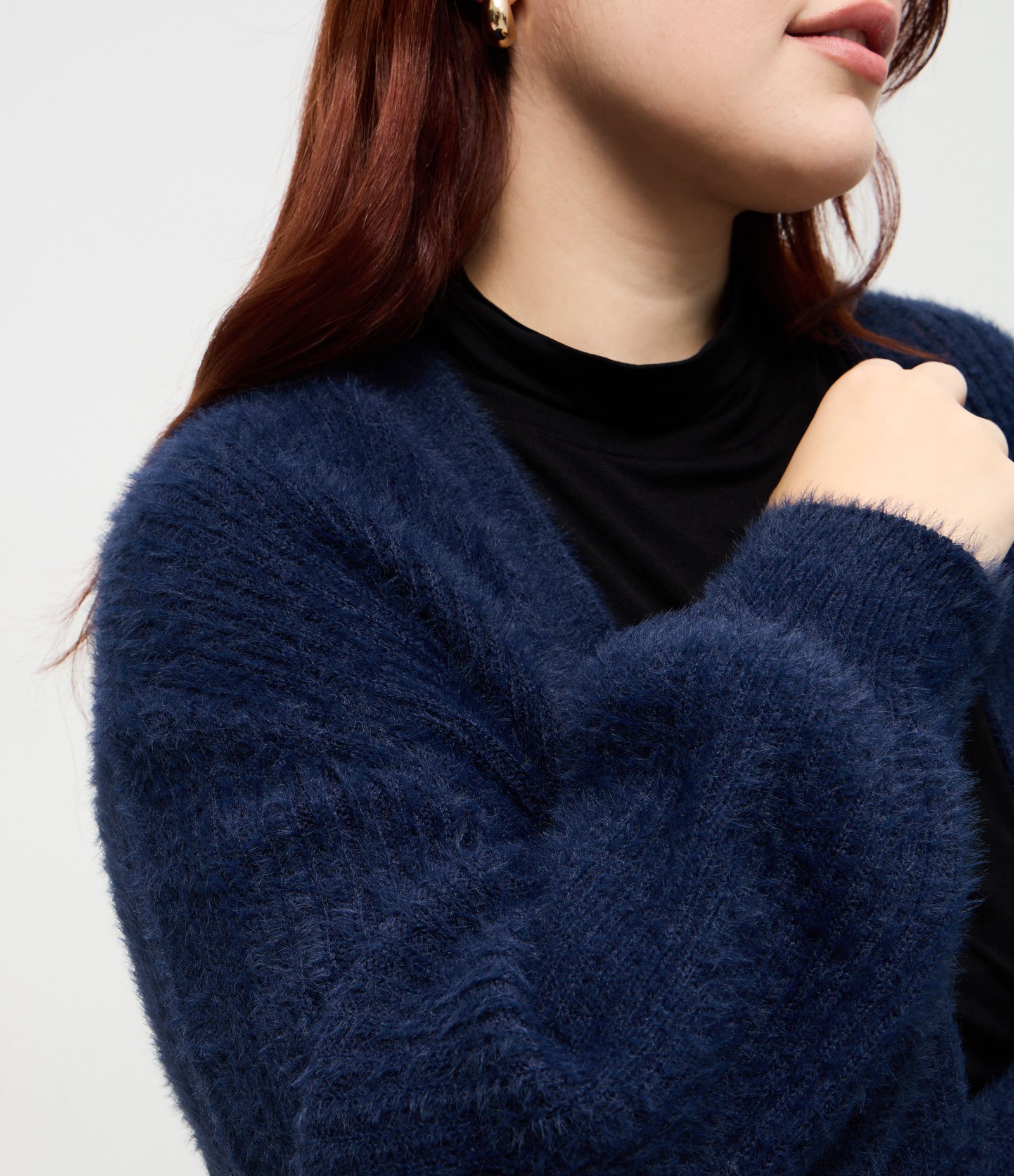 Cardigan Alongado em Tricô Peludinho Curve & Plus Size Azul 4