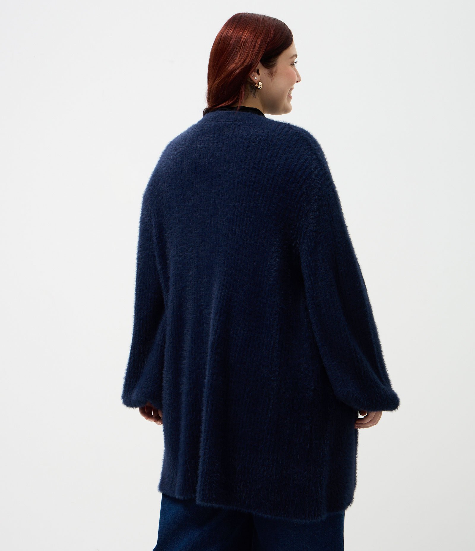 Cardigan Alongado em Tricô Peludinho Curve & Plus Size Azul 5
