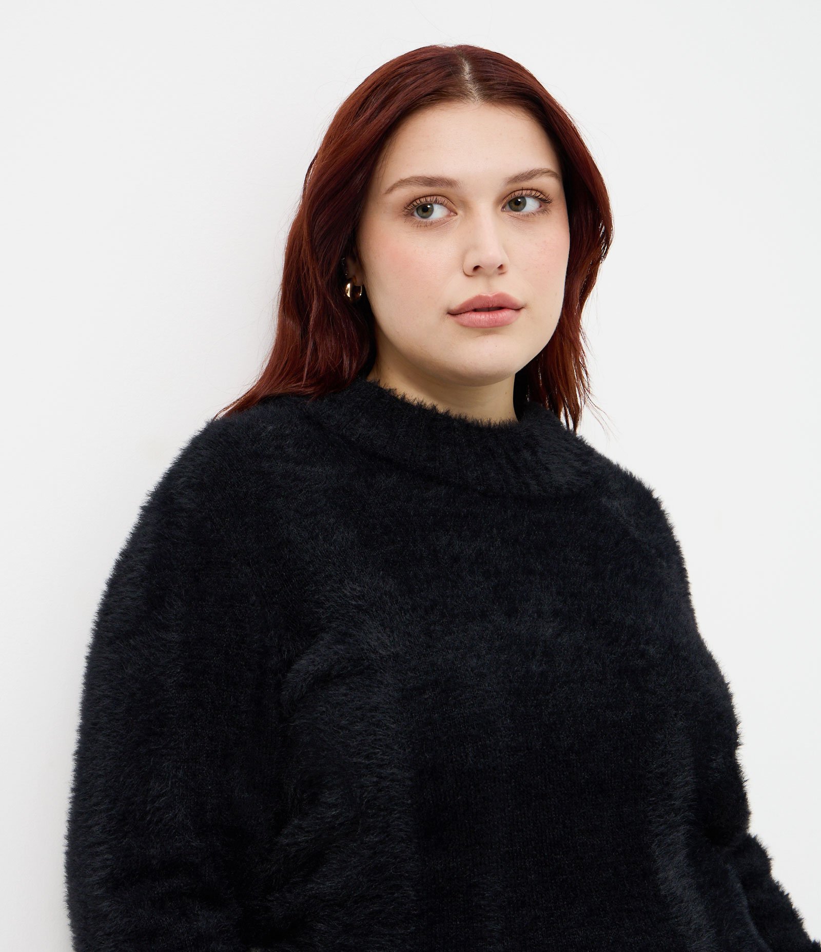 Blusão Alongado em Tricô Peludinho Curve & Plus Size Preto 3