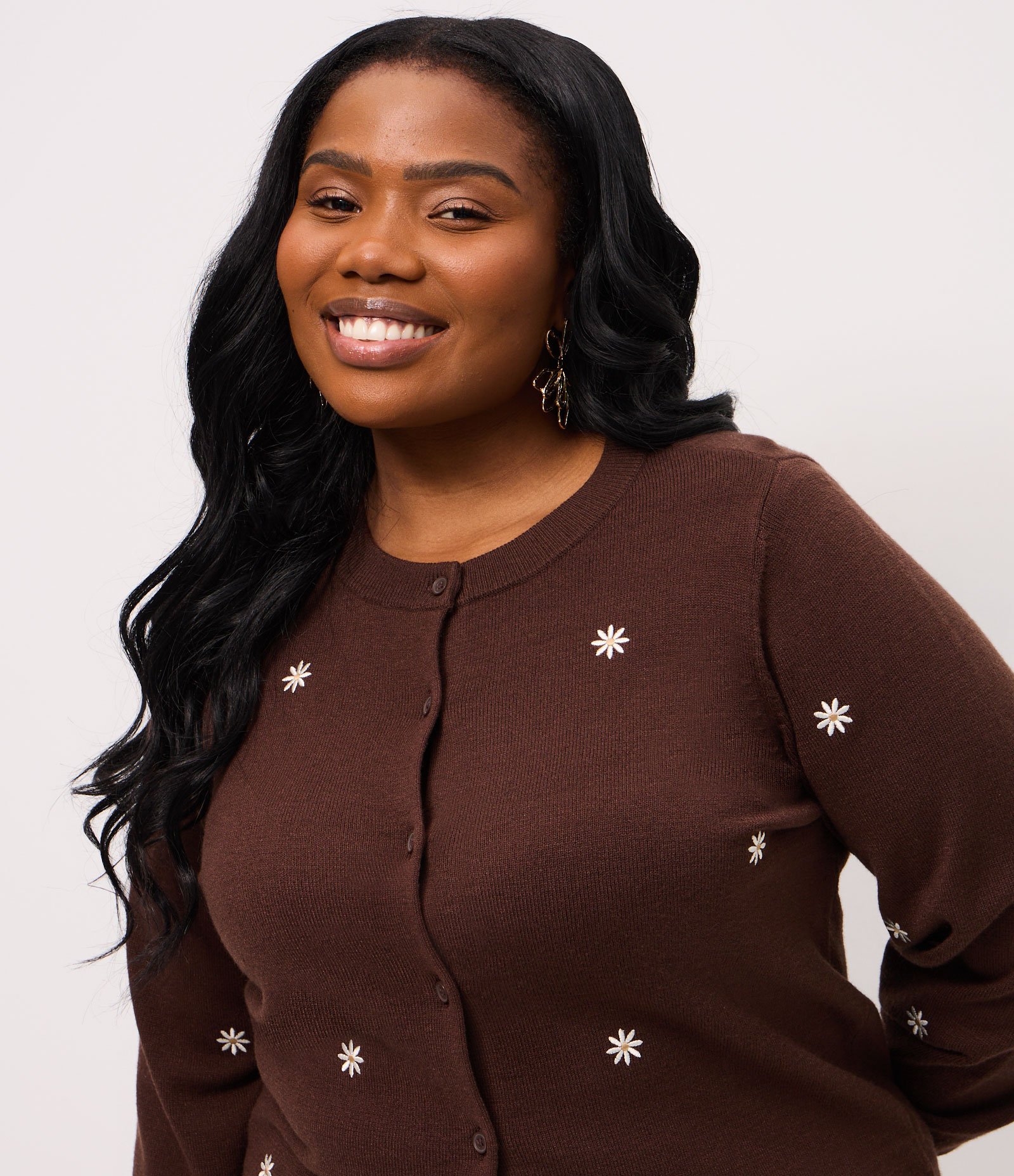 Cardigan em Tricô com Bordado de Margaridas Curve & Plus Size Marrom 3