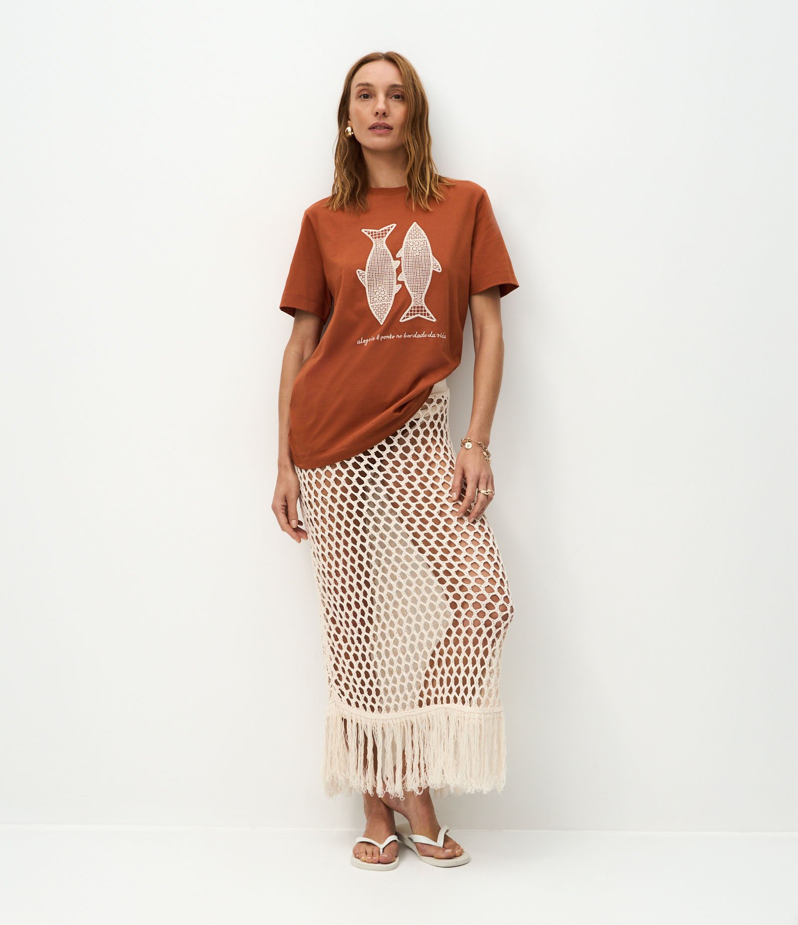 Camiseta Manga Curta com Bordado de Peixe Laranja 2