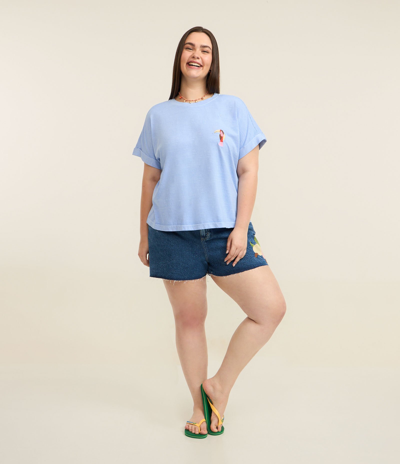 Blusa Boxy em Meia Malha com Bordado Tucano Azul 3