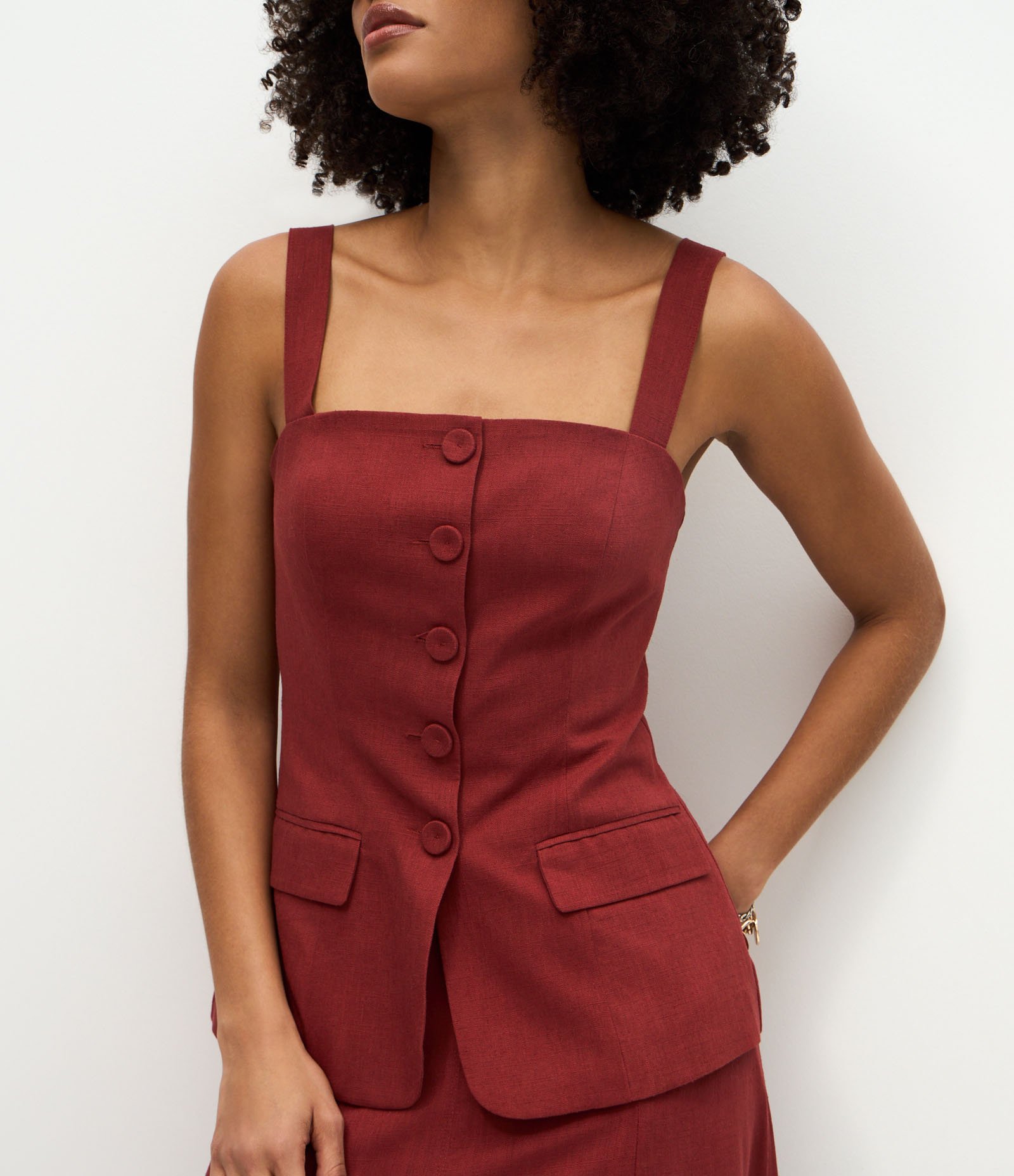 Blusa em Viscolinho com Abotoamento Frontal e Alças Largas Vermelho 4