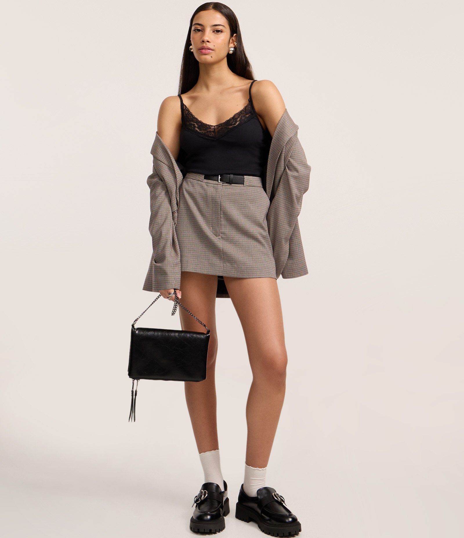 Blusa Regata com Alças Finas e Renda no Decote Preto 2