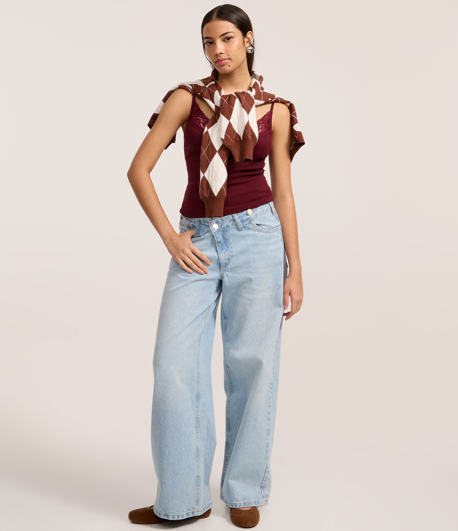 Blusa Regata com Alças Finas e Renda no Decote Bordô 2