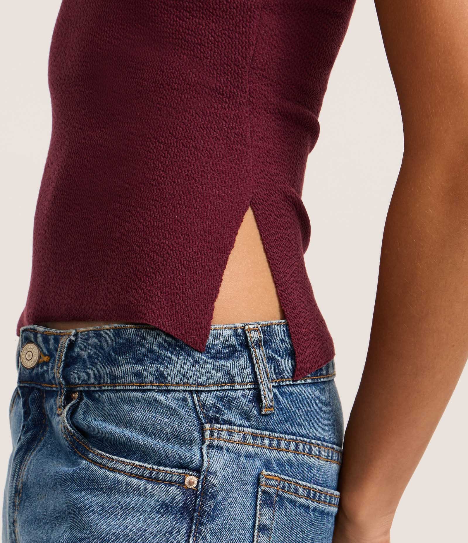 Blusa em Ombro Único com Textura Bordô 3