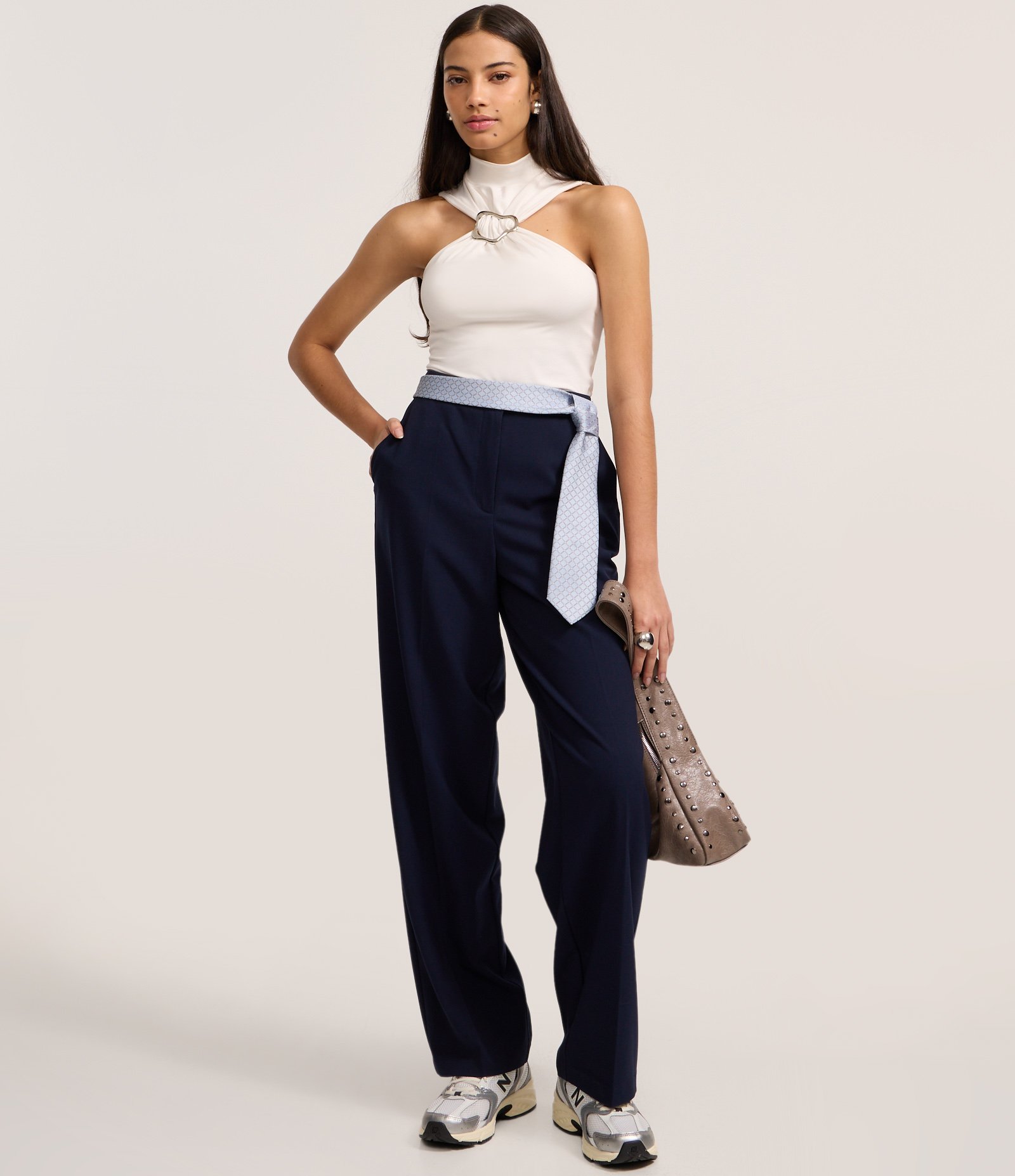 Blusa em Microfibra com Decote Halter e Aviamento no Decote Branco 2