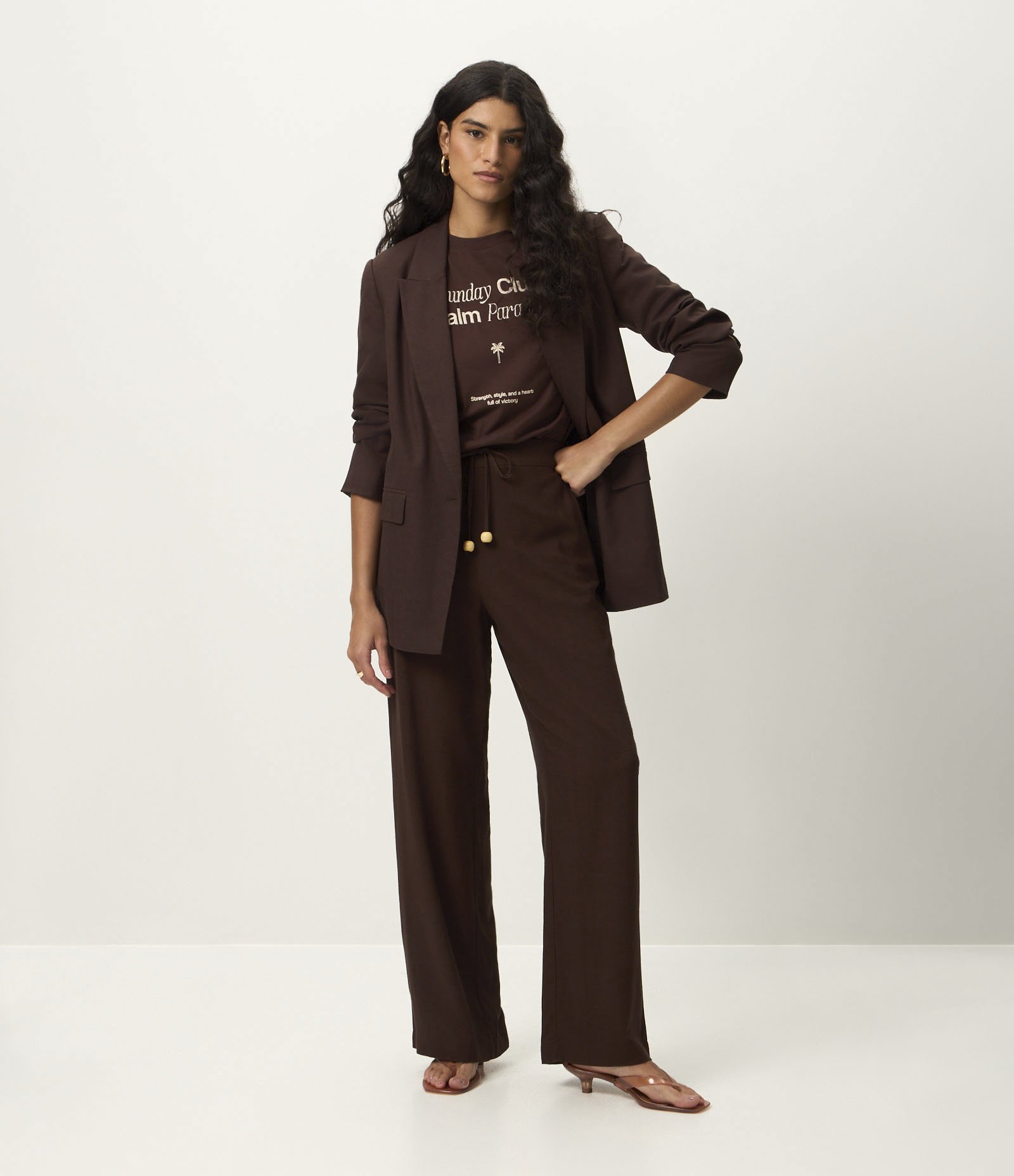 Camiseta Manga Curta em Algodão com Lettering e Palmeira Marrom 2