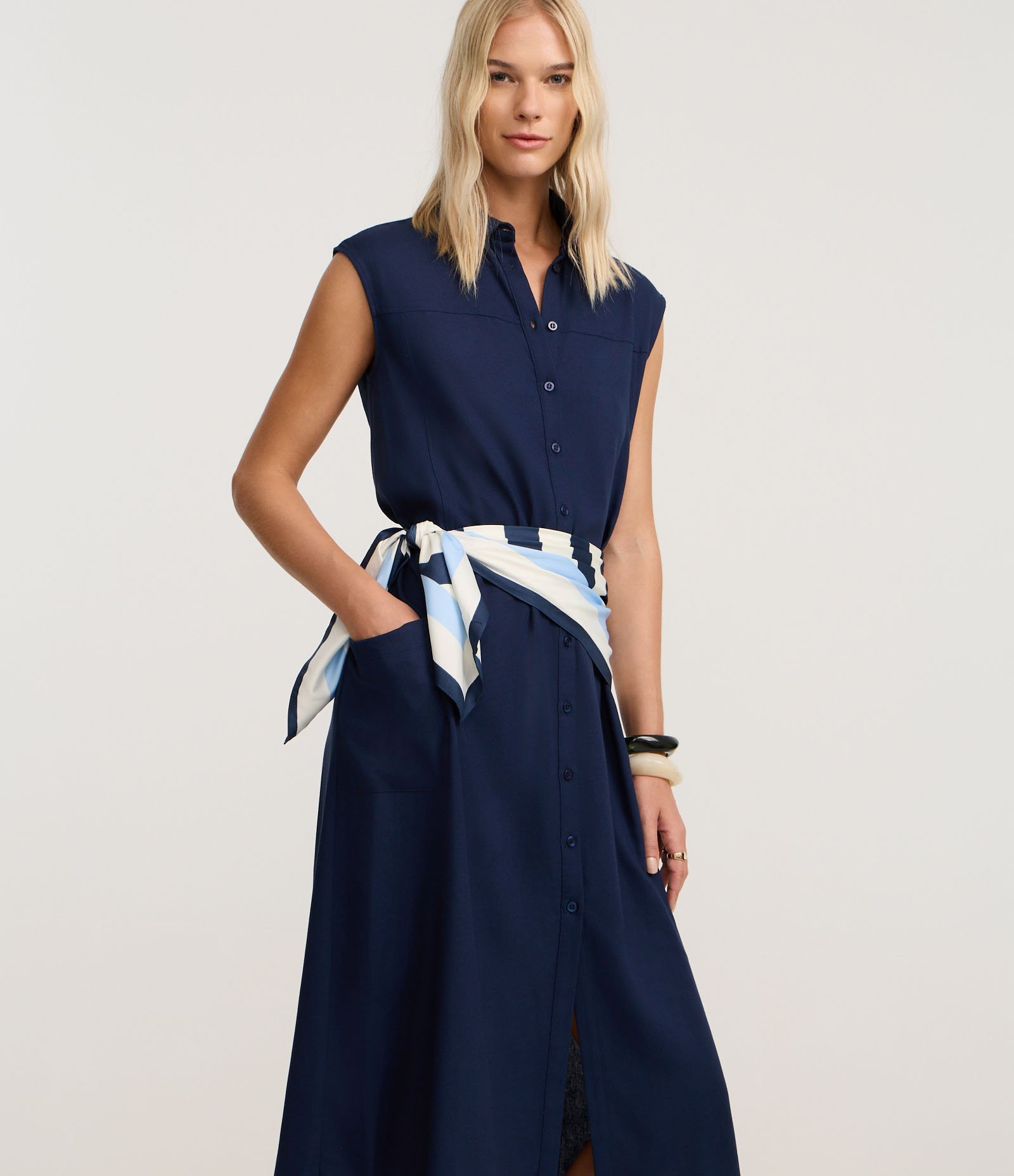 Vestido Chemise Plano com Linho e Botões Azul Escuro 1