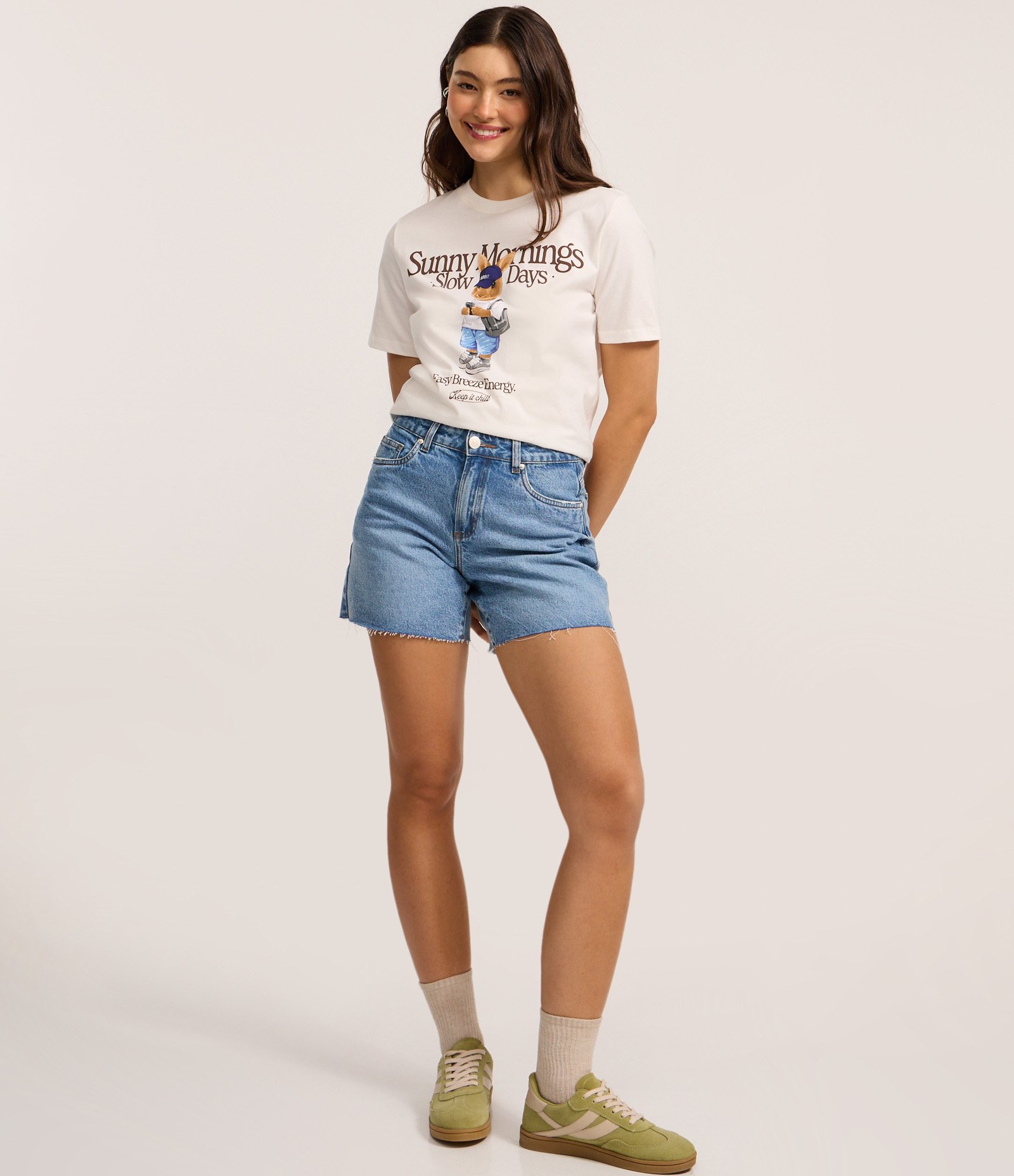 Camiseta T-shirt em Algodão com Estampa Coelho Sunny Morning Branco 2