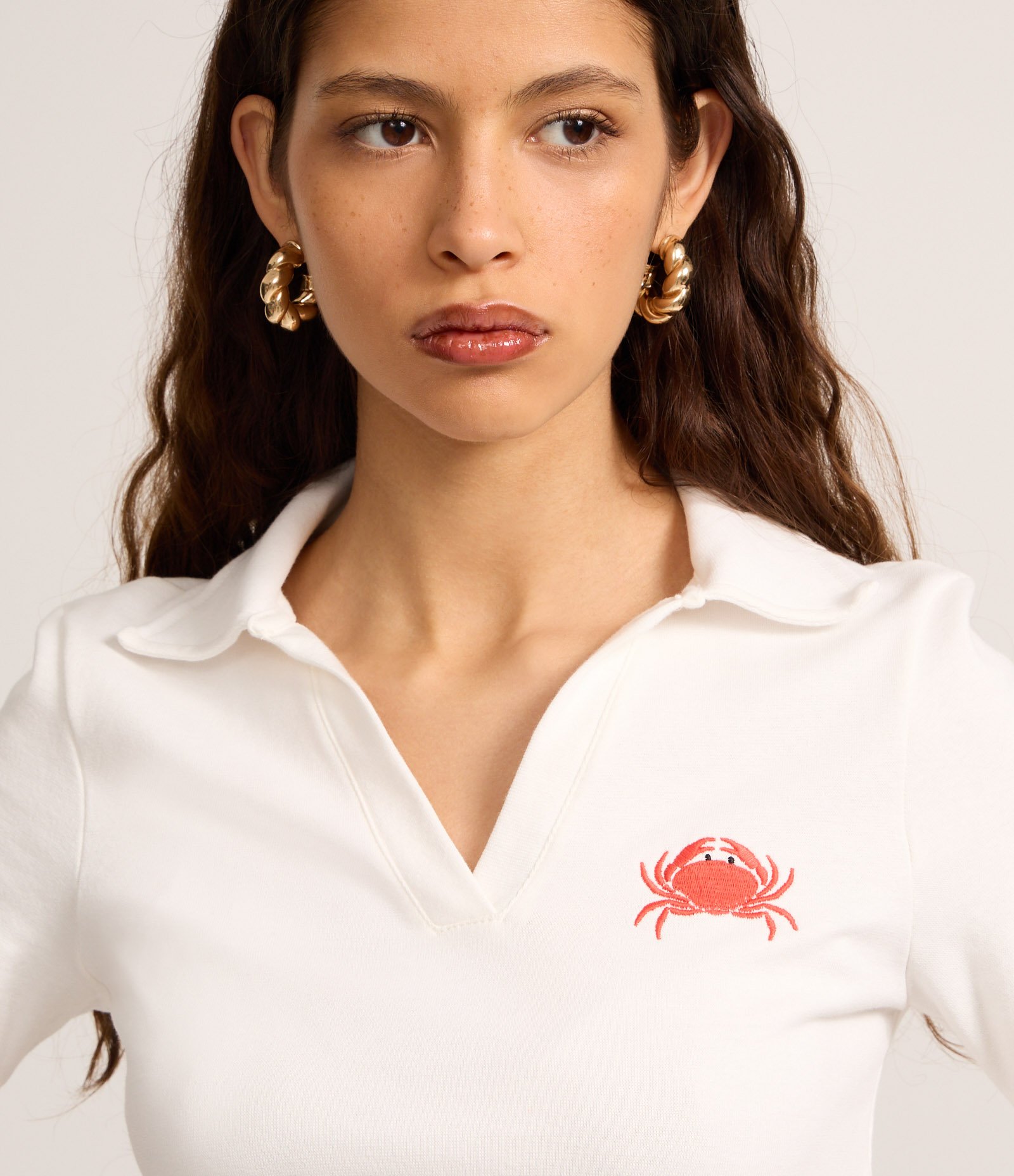 Blusa Polo em Ribana com Bordado Lagosta e Decote V Branco 3
