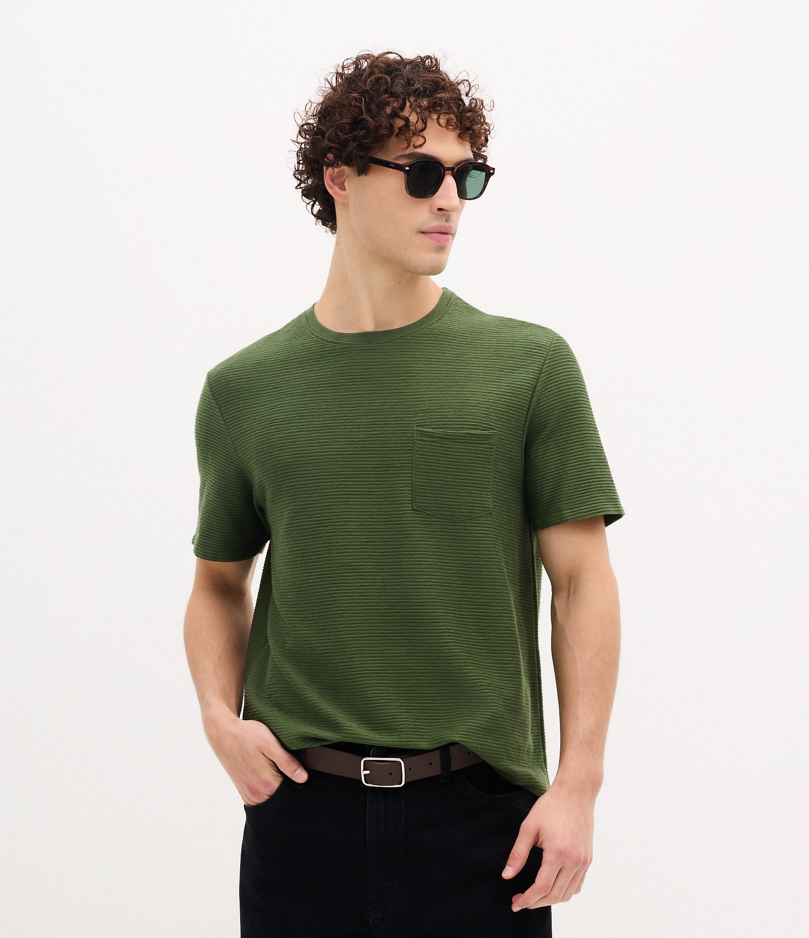 Camiseta Texturizada em Algodão com Bolso Verde 1