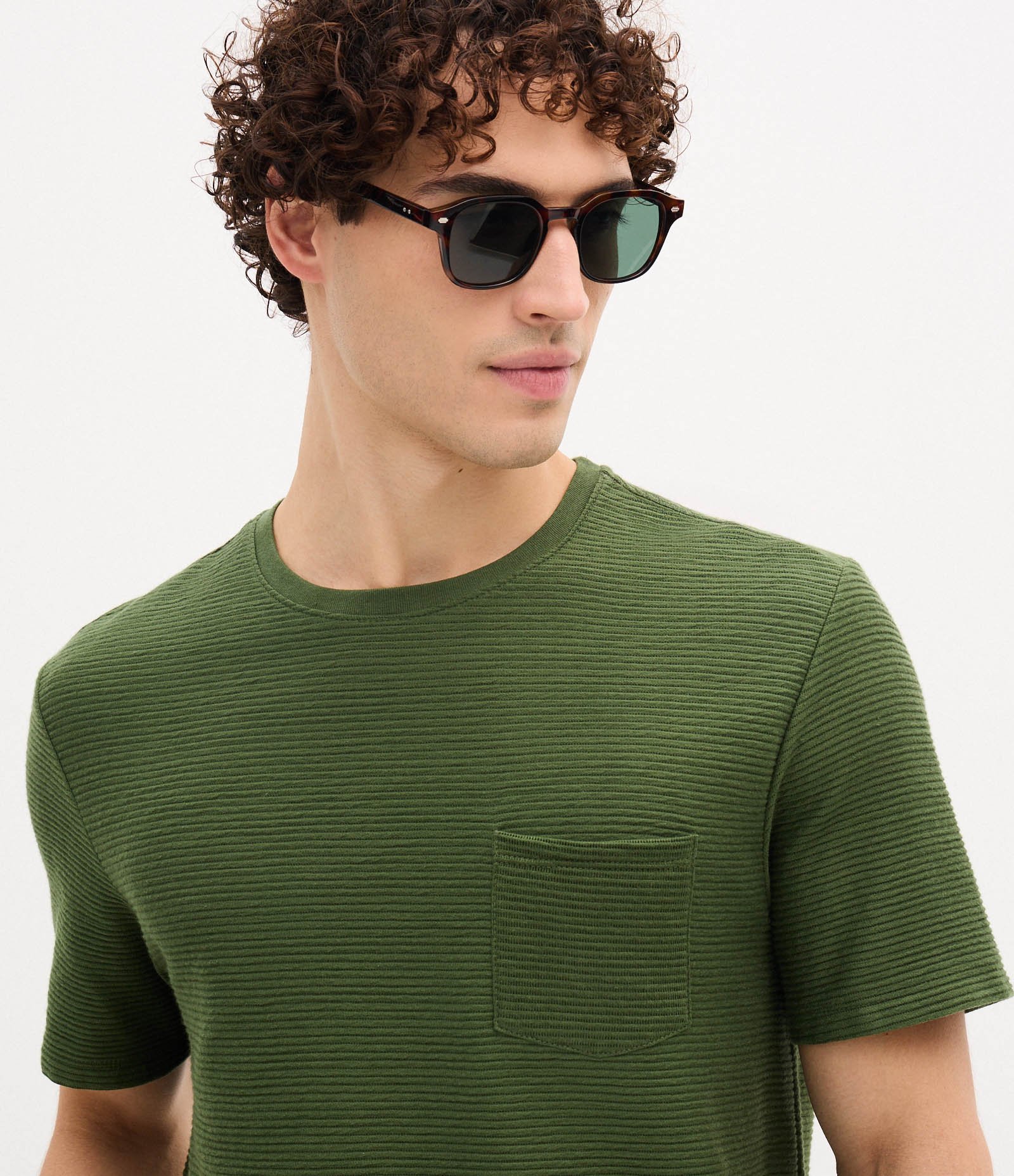 Camiseta Texturizada em Algodão com Bolso Verde 3