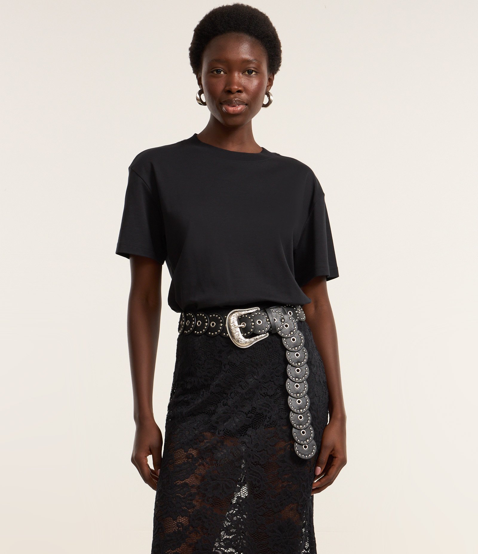 Saia Lápis Midi em Renda Floral com Forro Preto 2