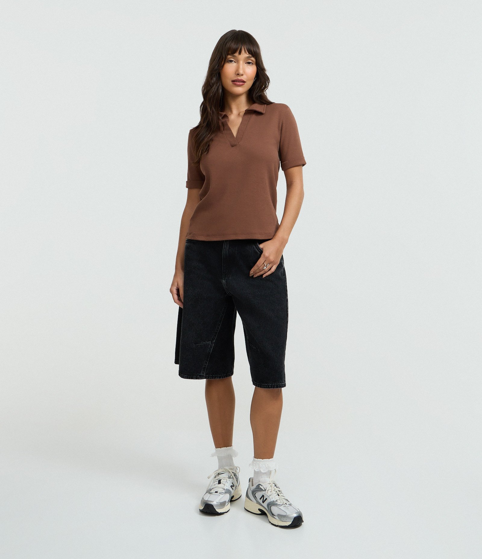 Blusa Polo em Suede com Gola Aberta Marrom 2