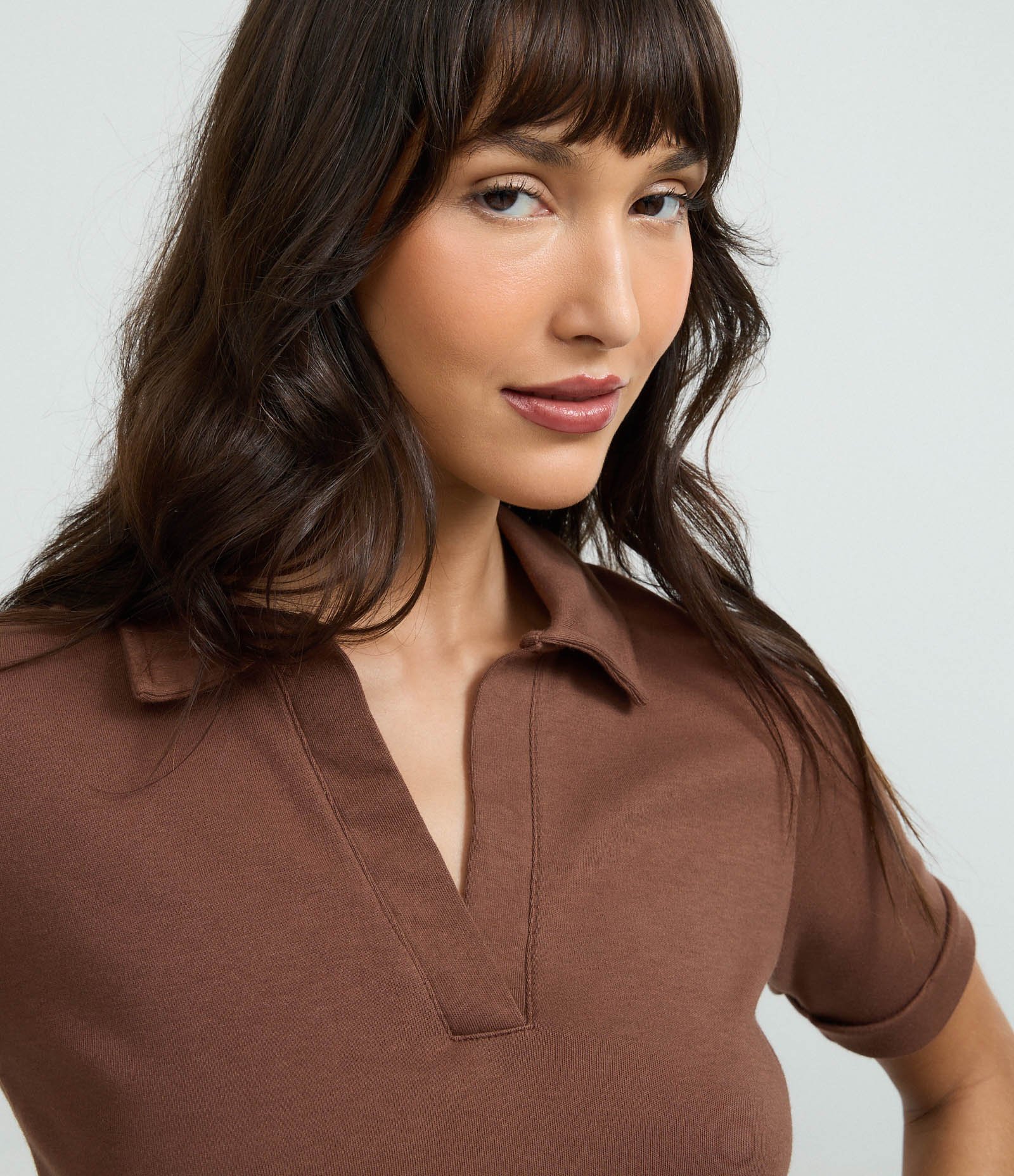 Blusa Polo em Suede com Gola Aberta Marrom 5