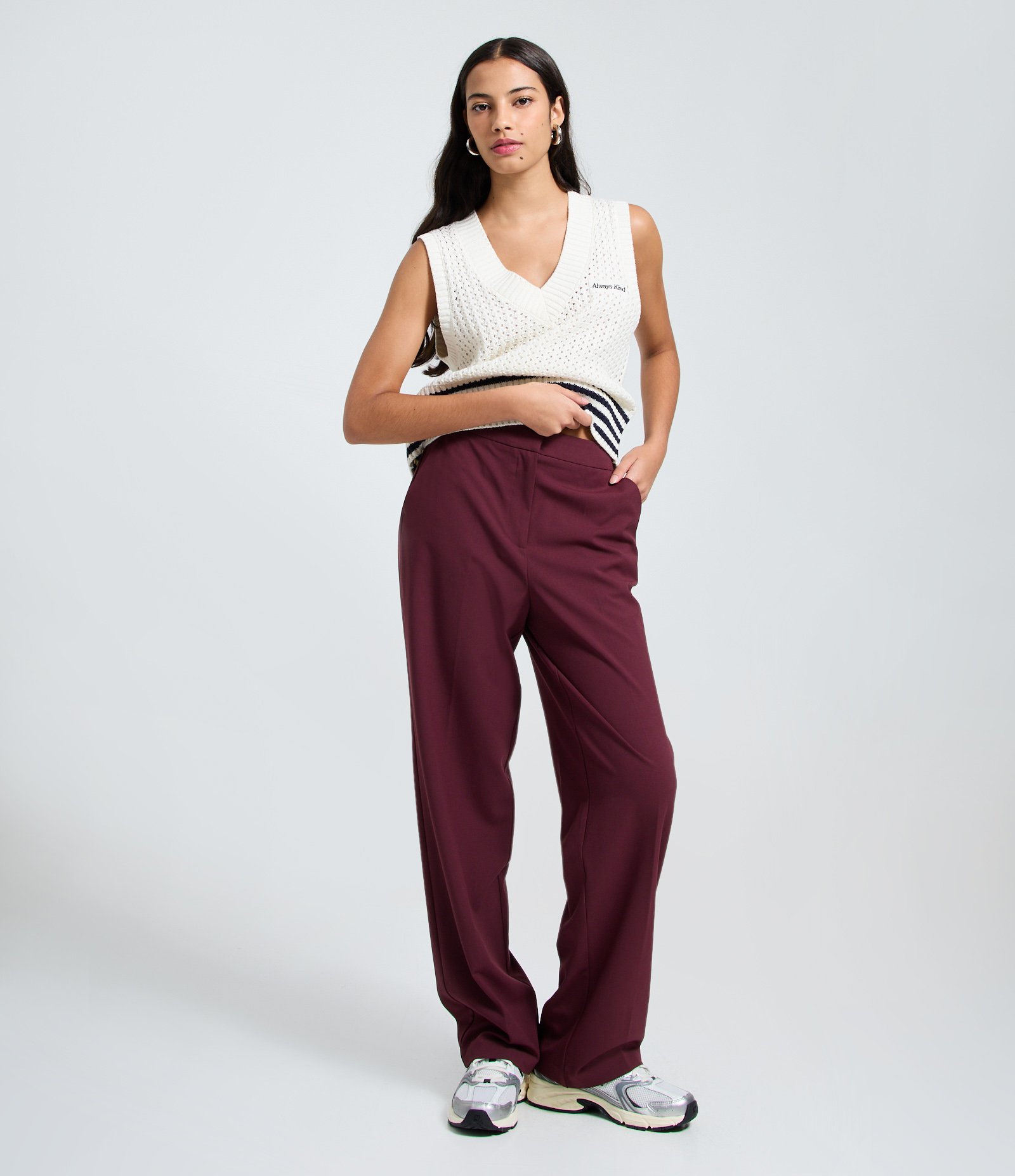 Calça Pantalona em Alfaiataria com Bolso Faca Vinho 1