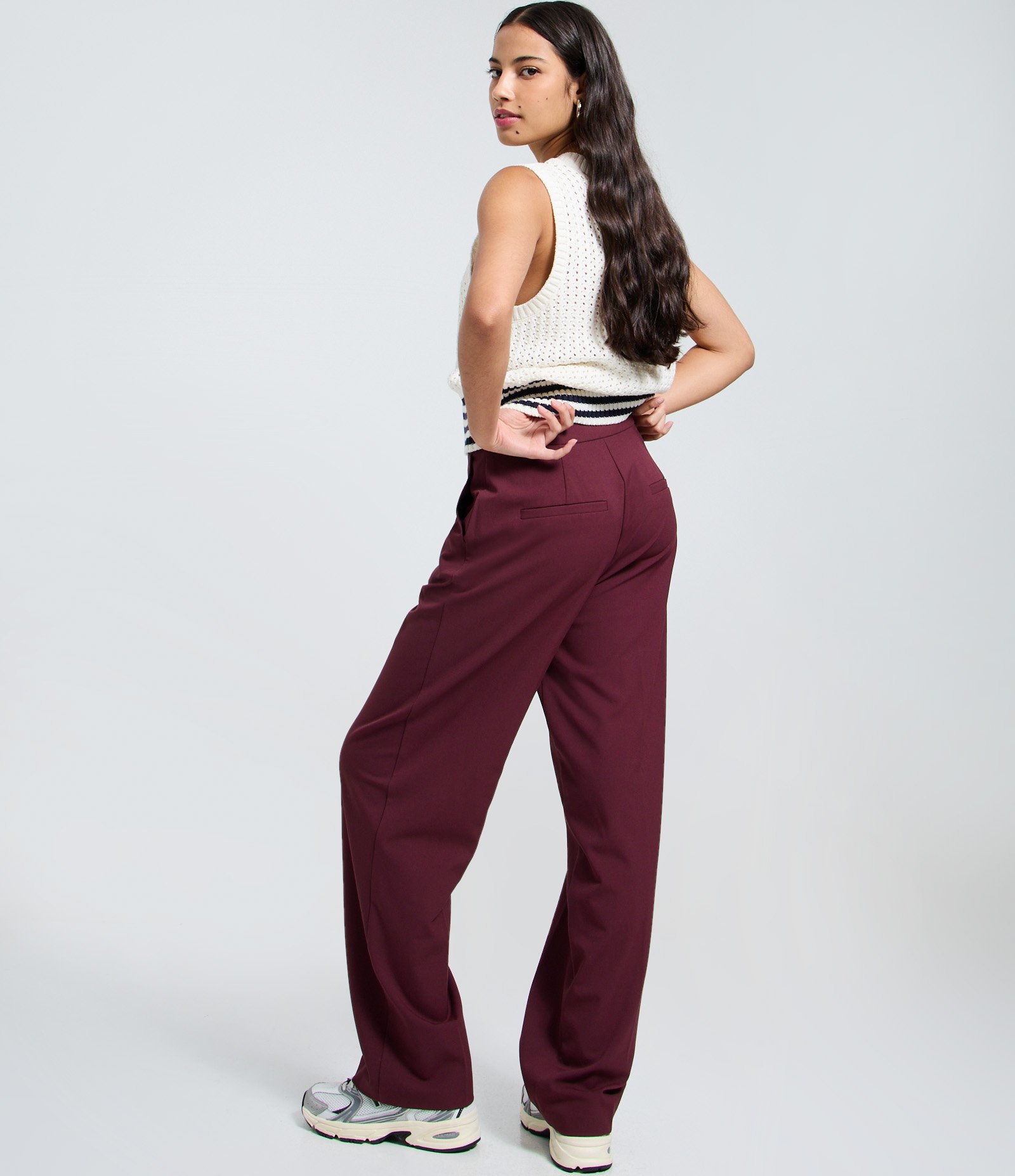 Calça Pantalona em Alfaiataria com Bolso Faca Vinho 3