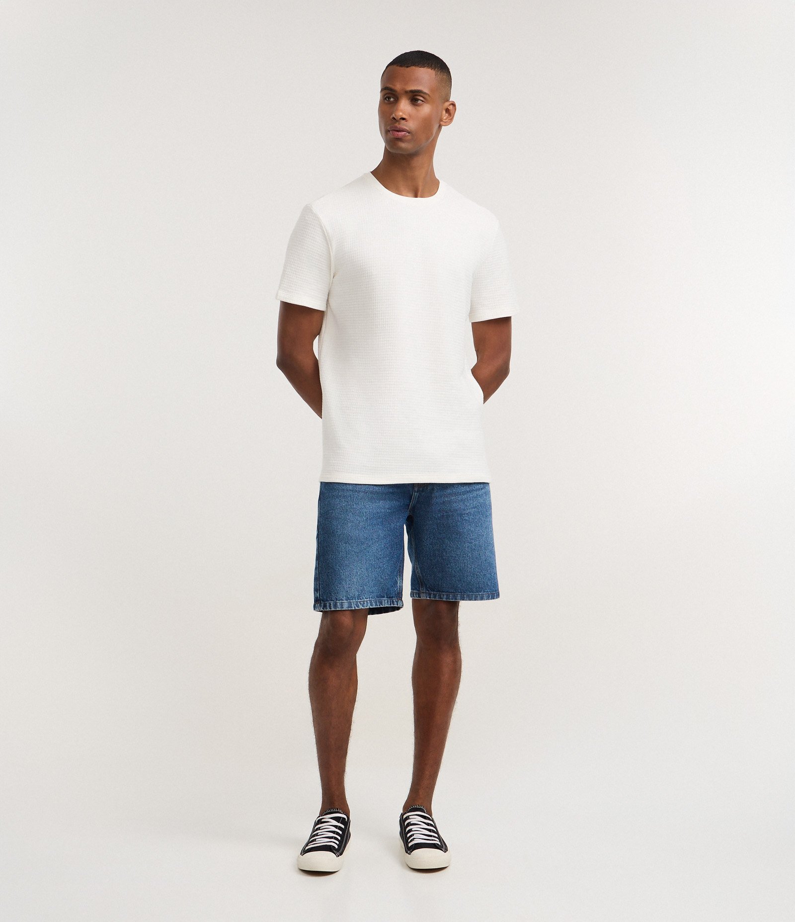 Camiseta Texturizada com Gola Redonda e Manga Curta Off White 2