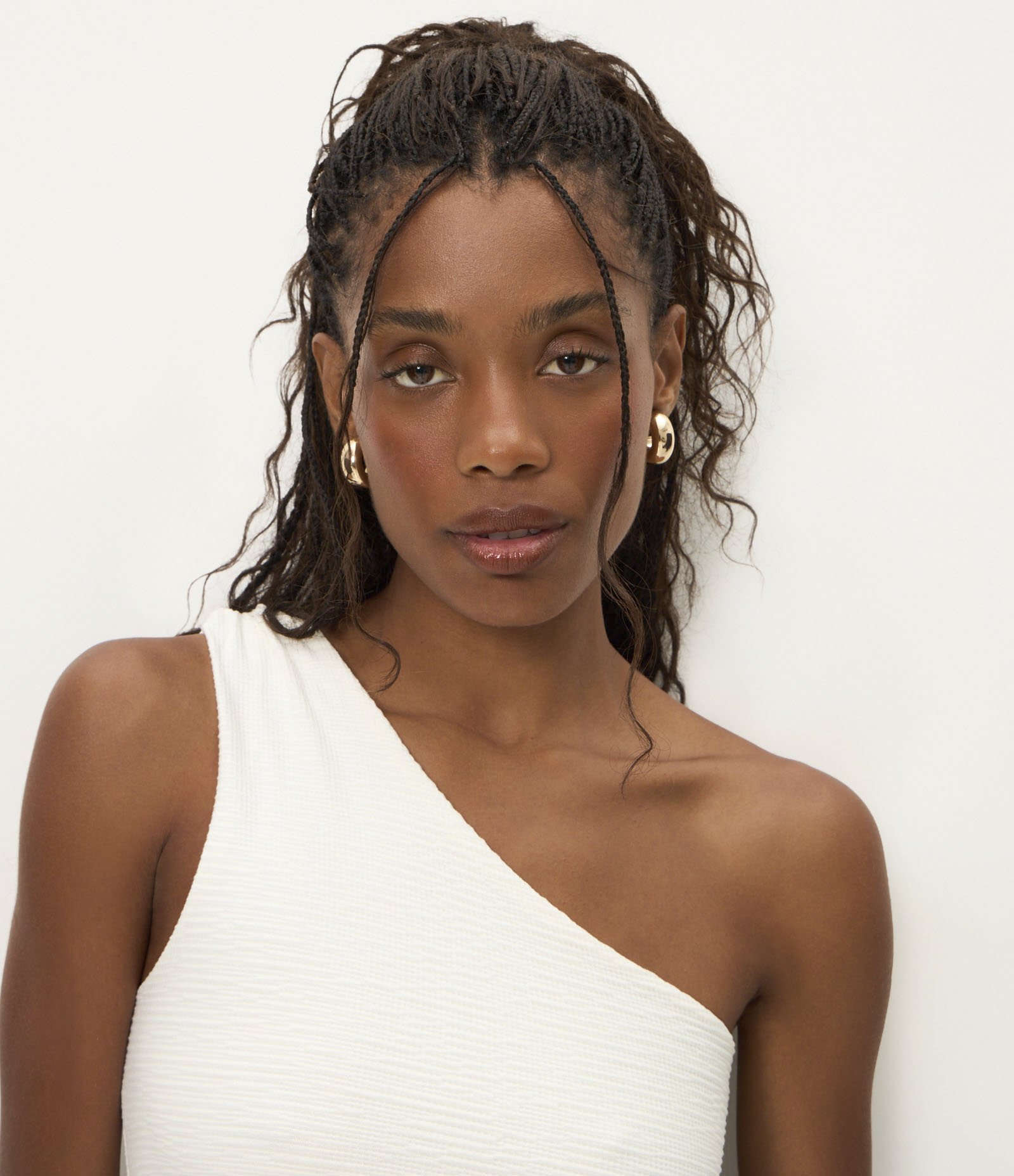 Blusa Texturizada em Anarruga e Decote Ombro Só Branco 3