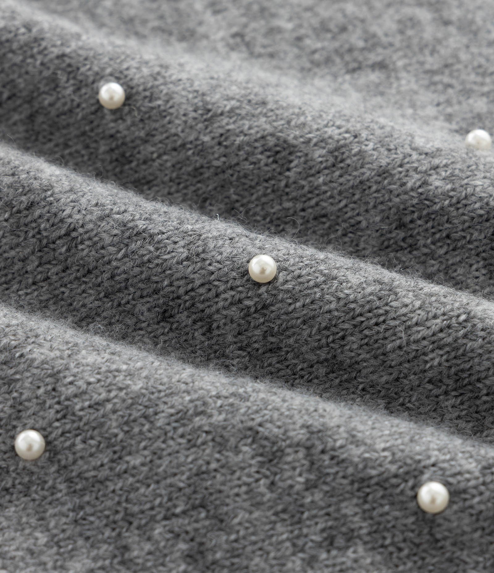 Suéter em Tricô com Pérola Curve & Plus Size Cinza 3