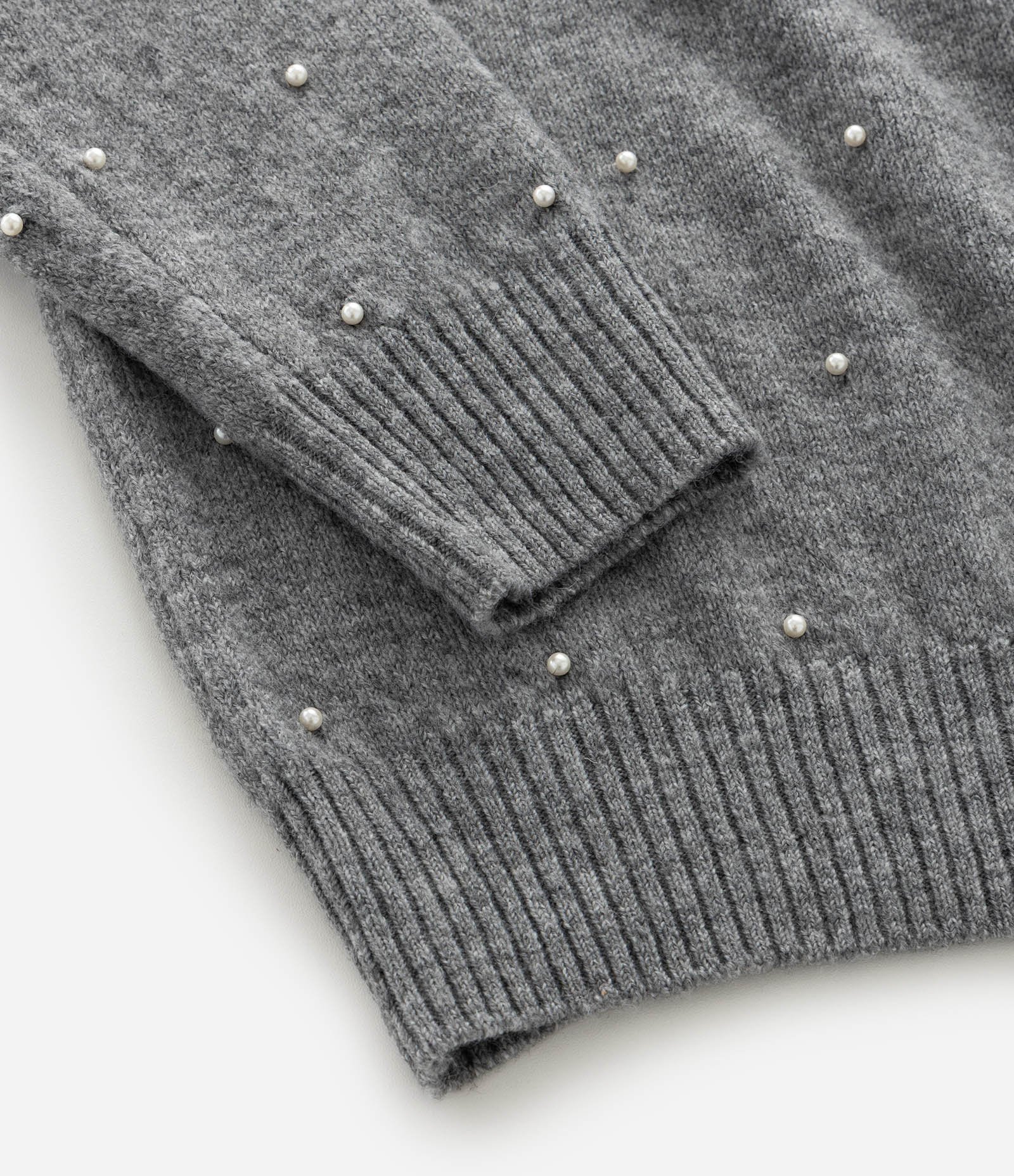 Suéter em Tricô com Pérola Curve & Plus Size Cinza 4