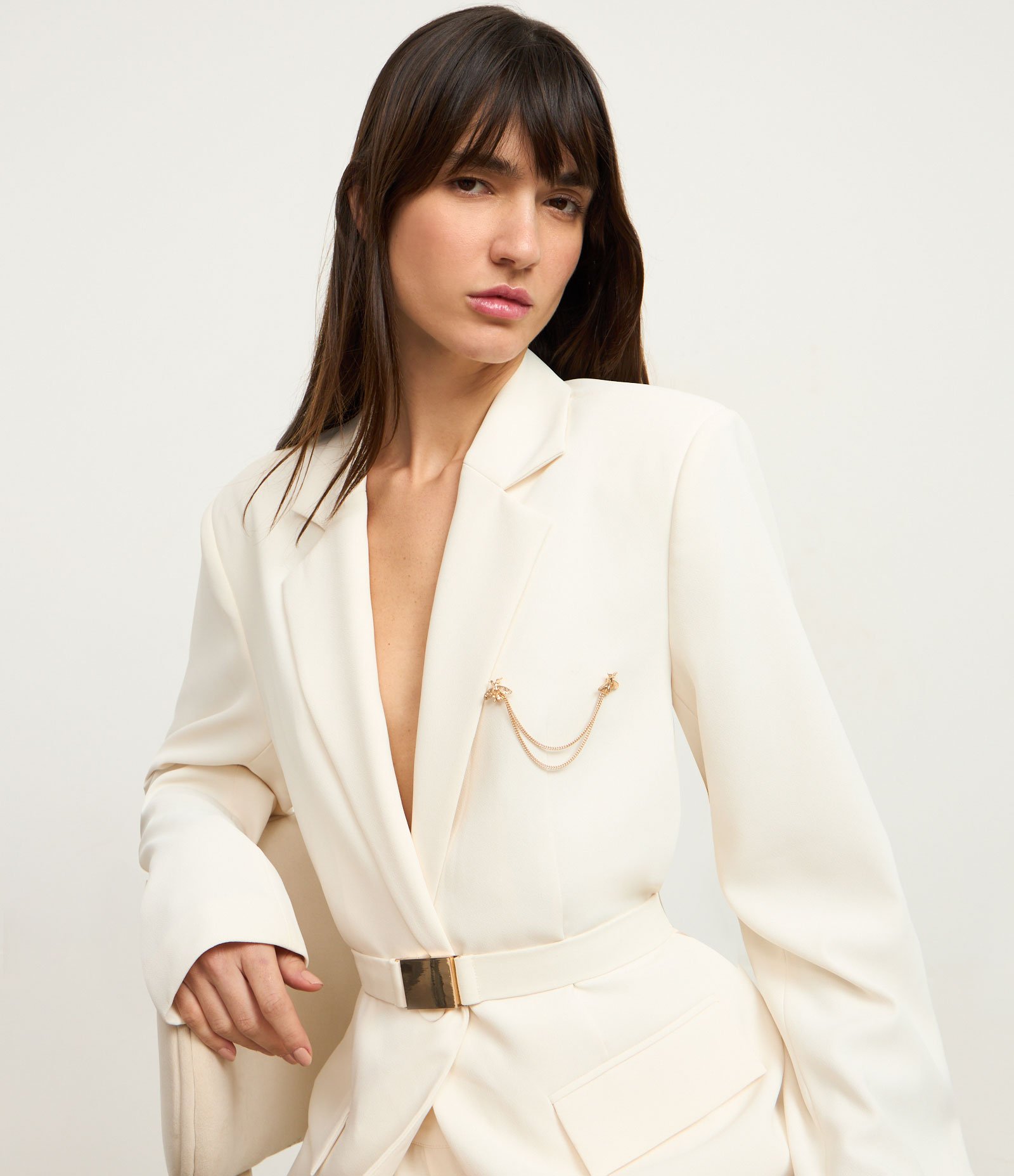 Kit 02 Broches em Metal com Corrente Decorativa Dourado 4