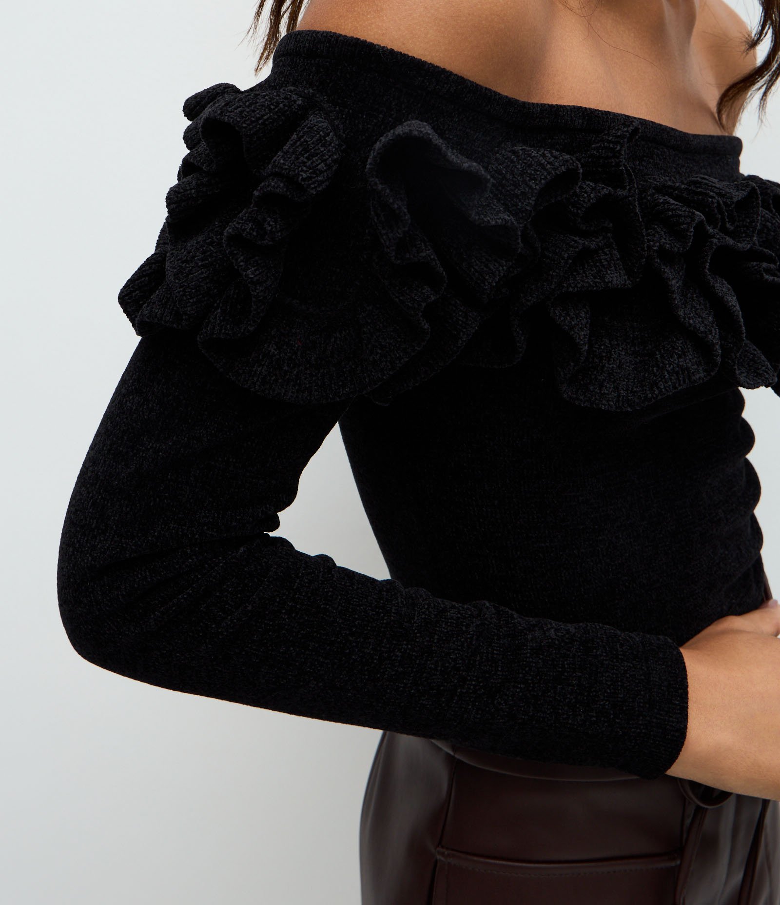 Blusa Ombro a Ombro com Aplicação Volumosa de Flores Preto 3