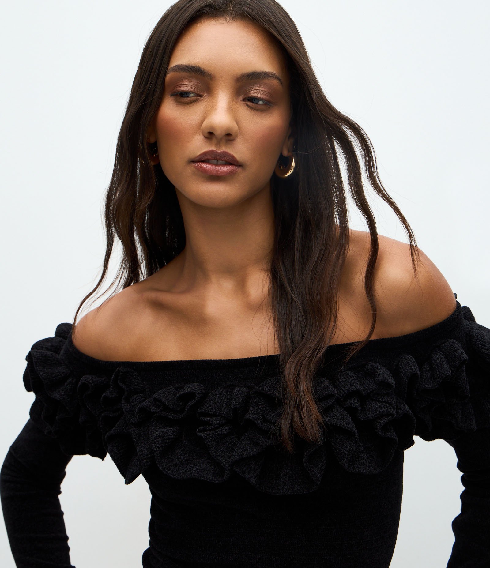 Blusa Ombro a Ombro com Aplicação Volumosa de Flores Preto 4