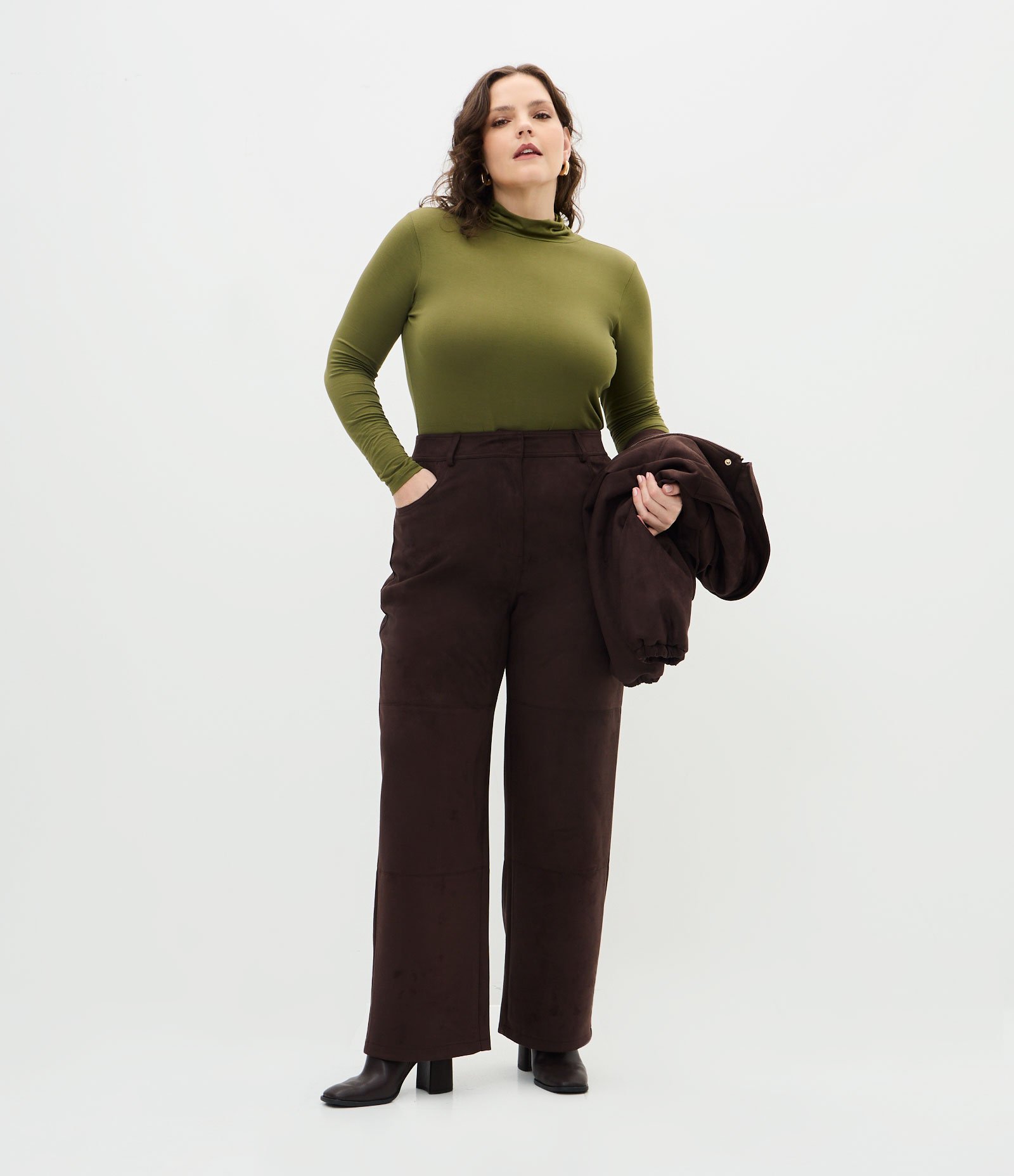Calça Reta em Suede com 5 Bolsos Curve & Plus Size Marrom 1