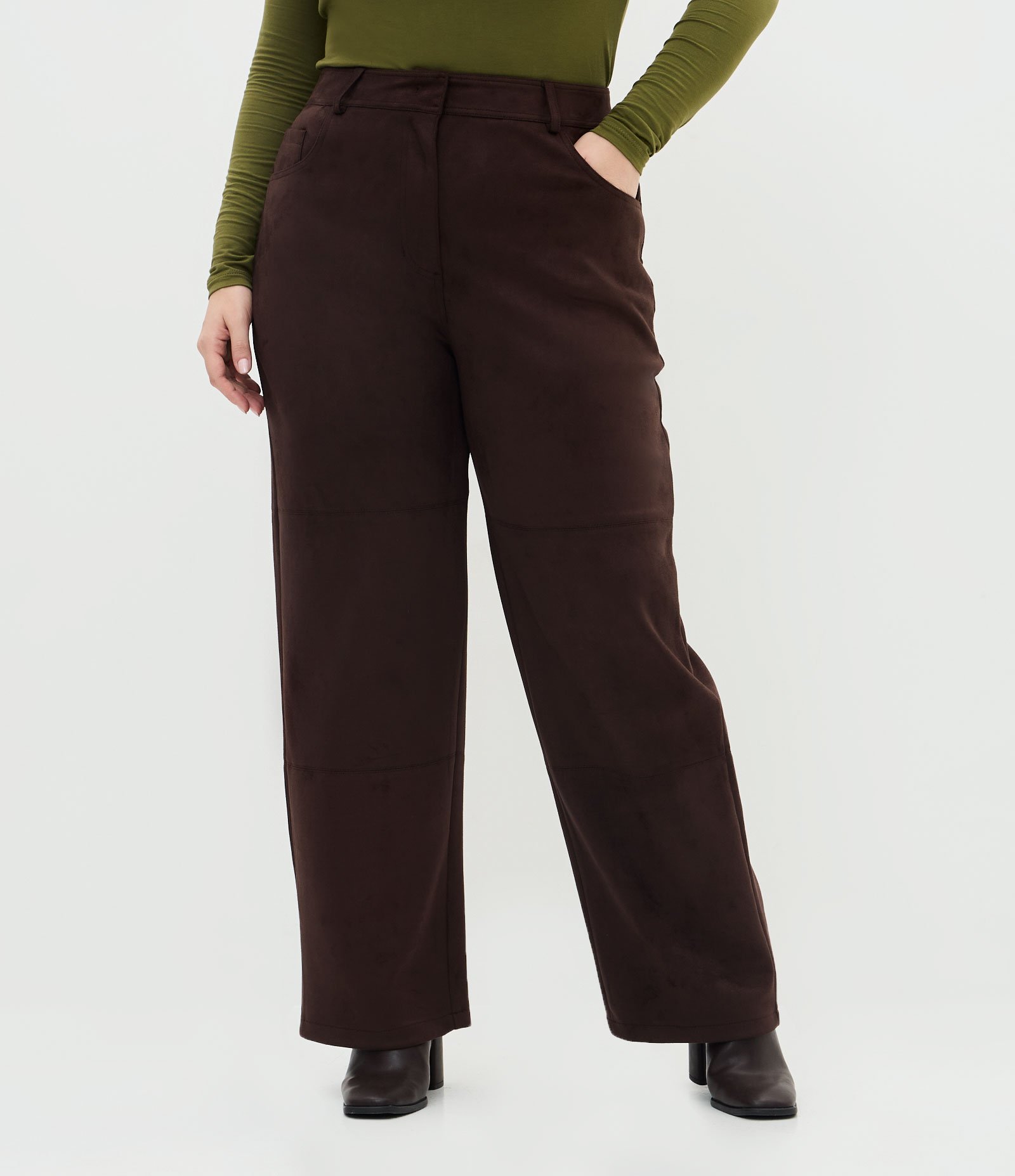 Calça Reta em Suede com 5 Bolsos Curve & Plus Size Marrom 2