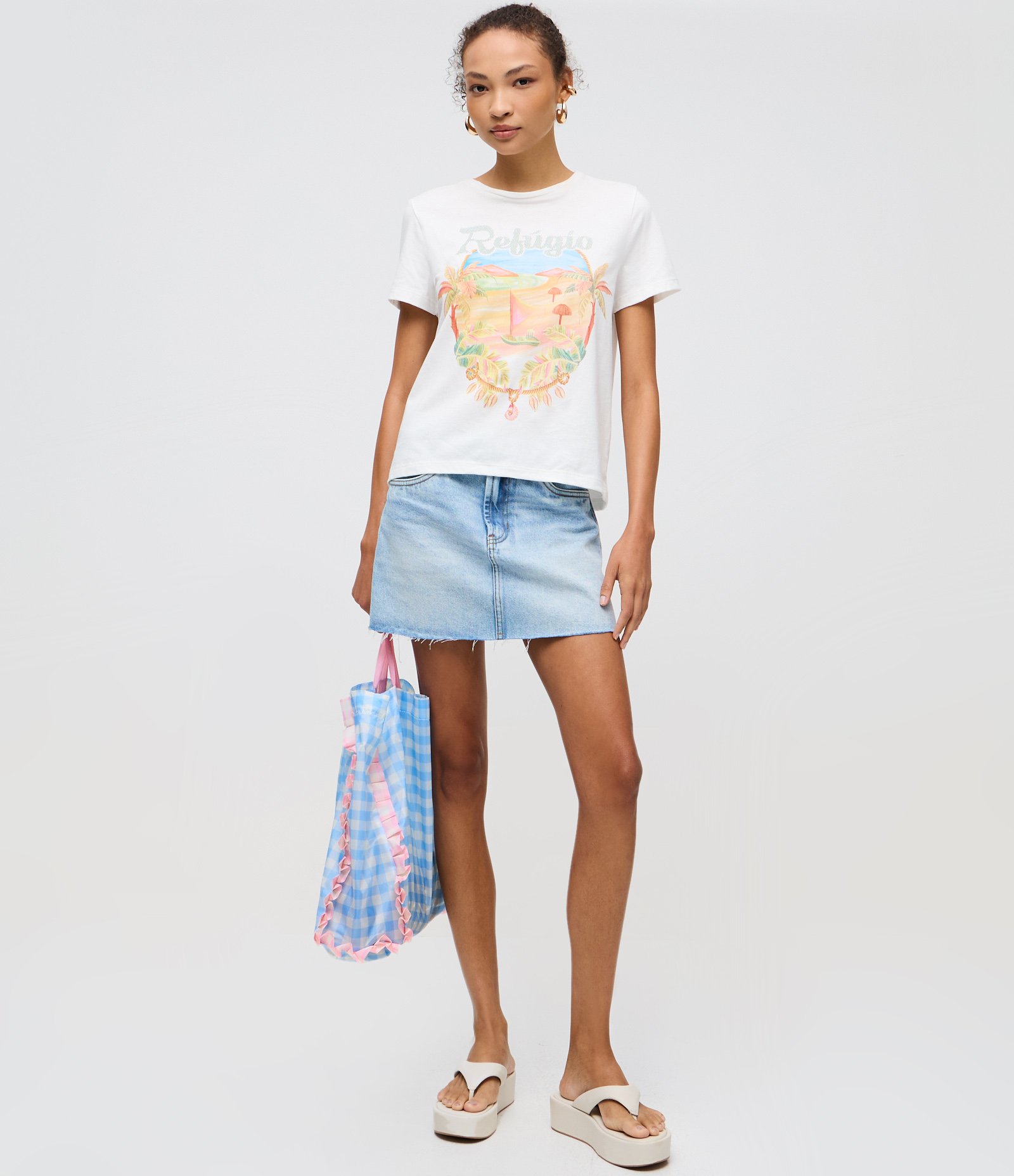 Camiseta Feminina com Manga Curta e Estampa Refúgio Branco 2