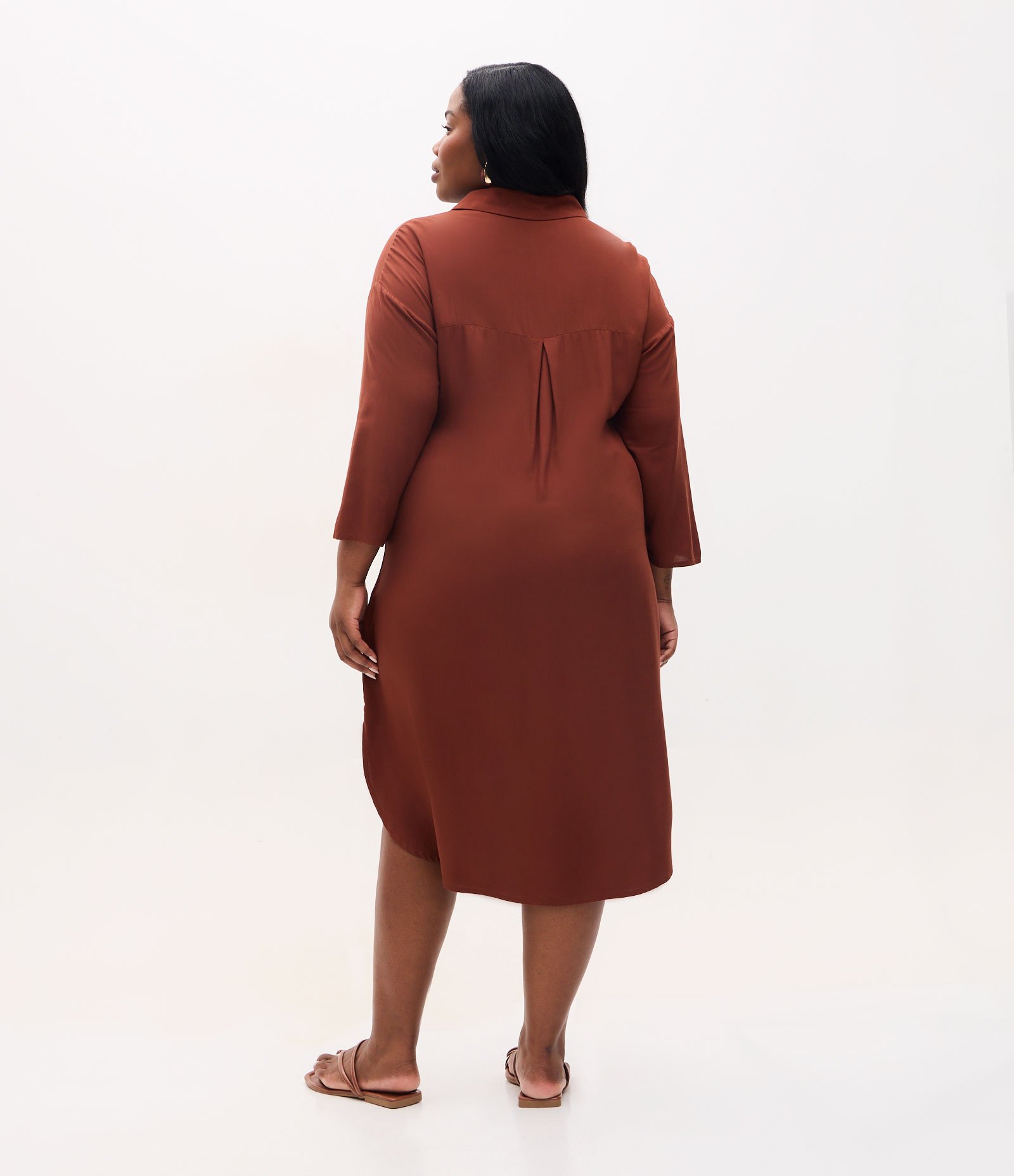 Vestido Chemise em Viscose com Barra Arredondada Currve & Plus Size Marrom 4