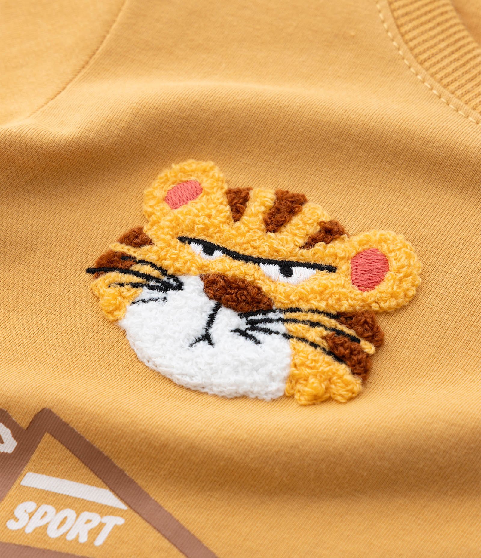 Camiseta Infantil com Estampa College e Aplicação Chenille – Tam 1 a 5/6 Anos Amarelo Mostarda 6