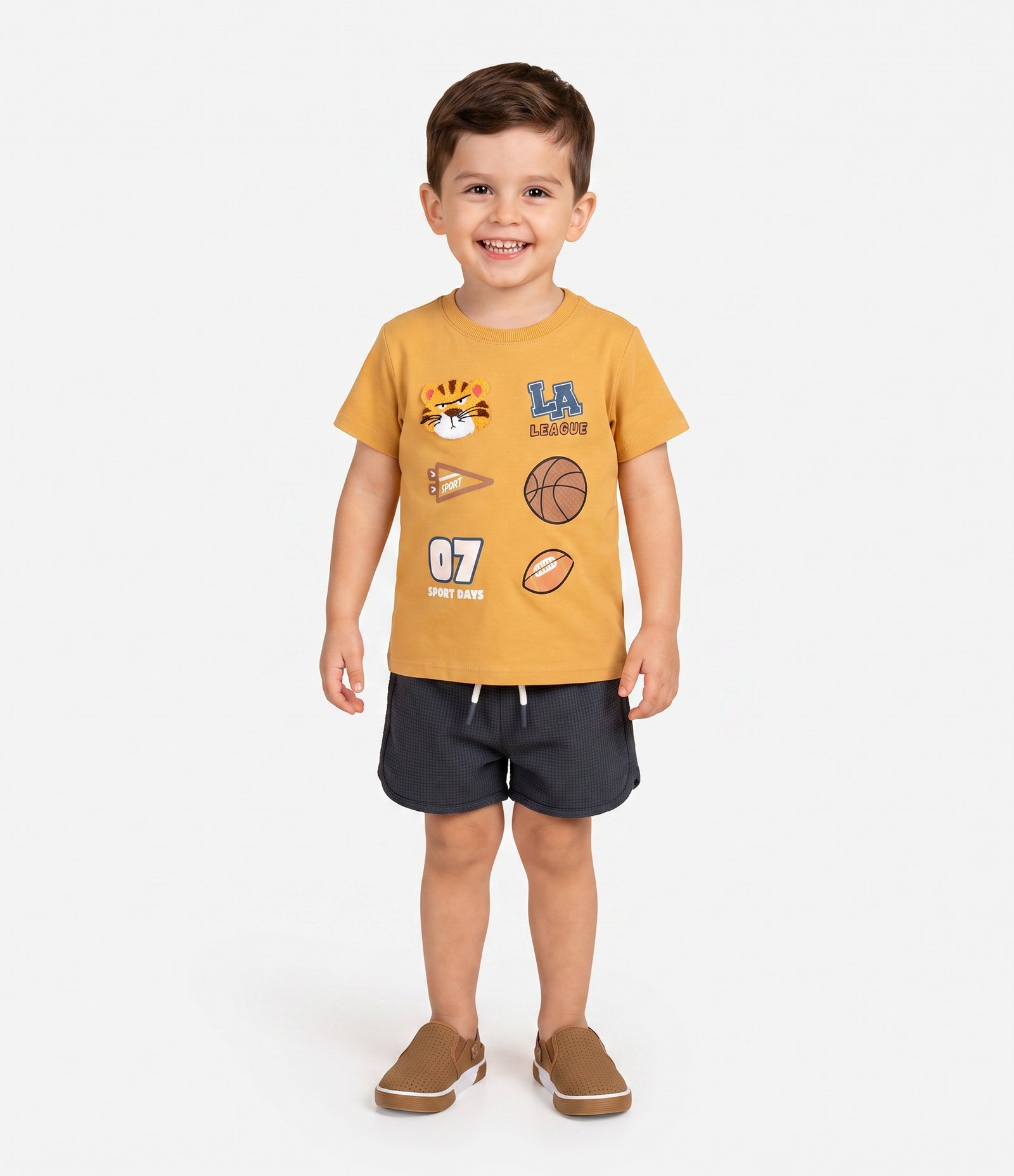 Camiseta Infantil com Estampa College e Aplicação Chenille – Tam 1 a 6 Anos Amarelo Mostarda 1